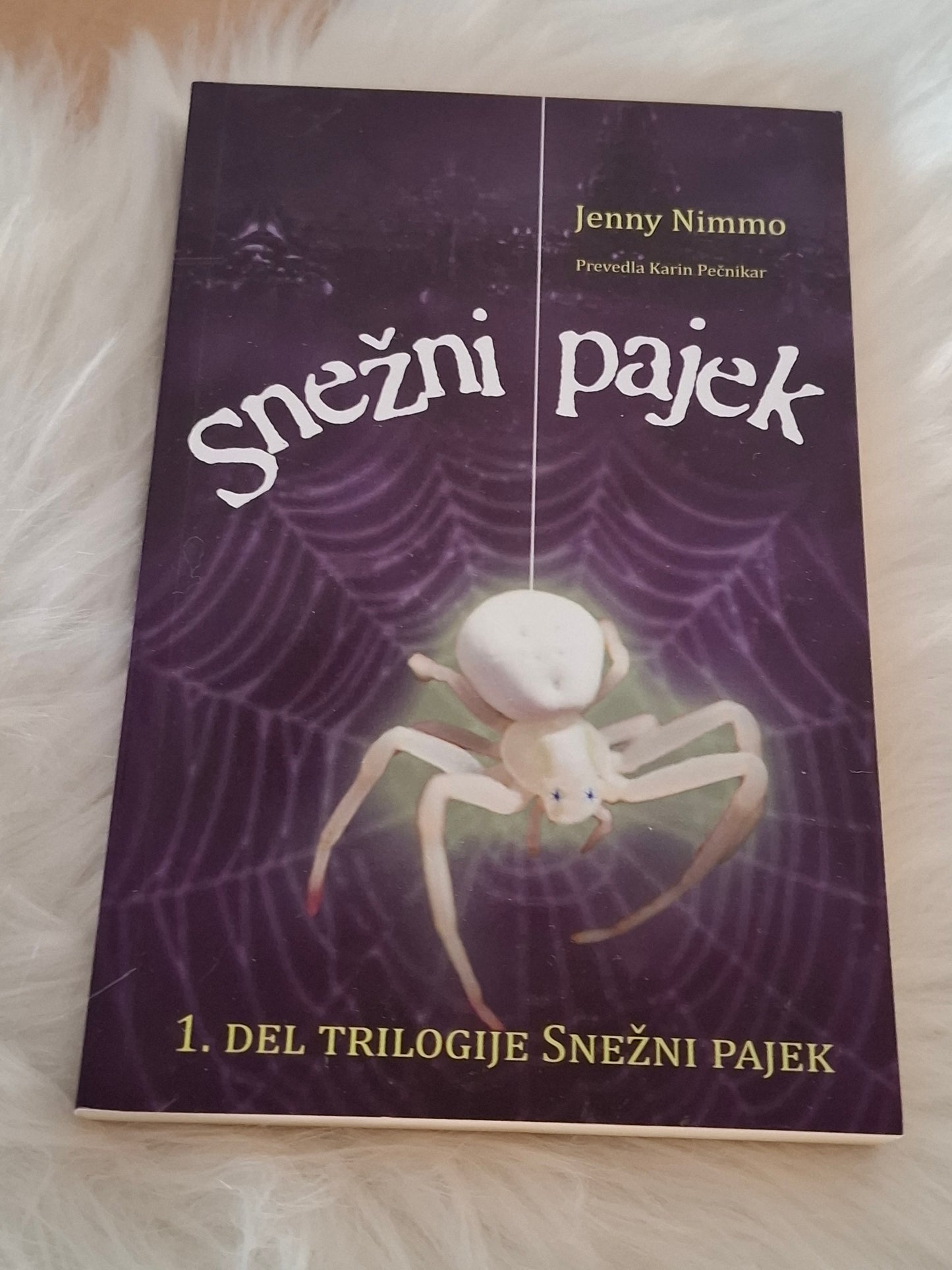 Trilogija Snežni pajek, Jenny Nimmo