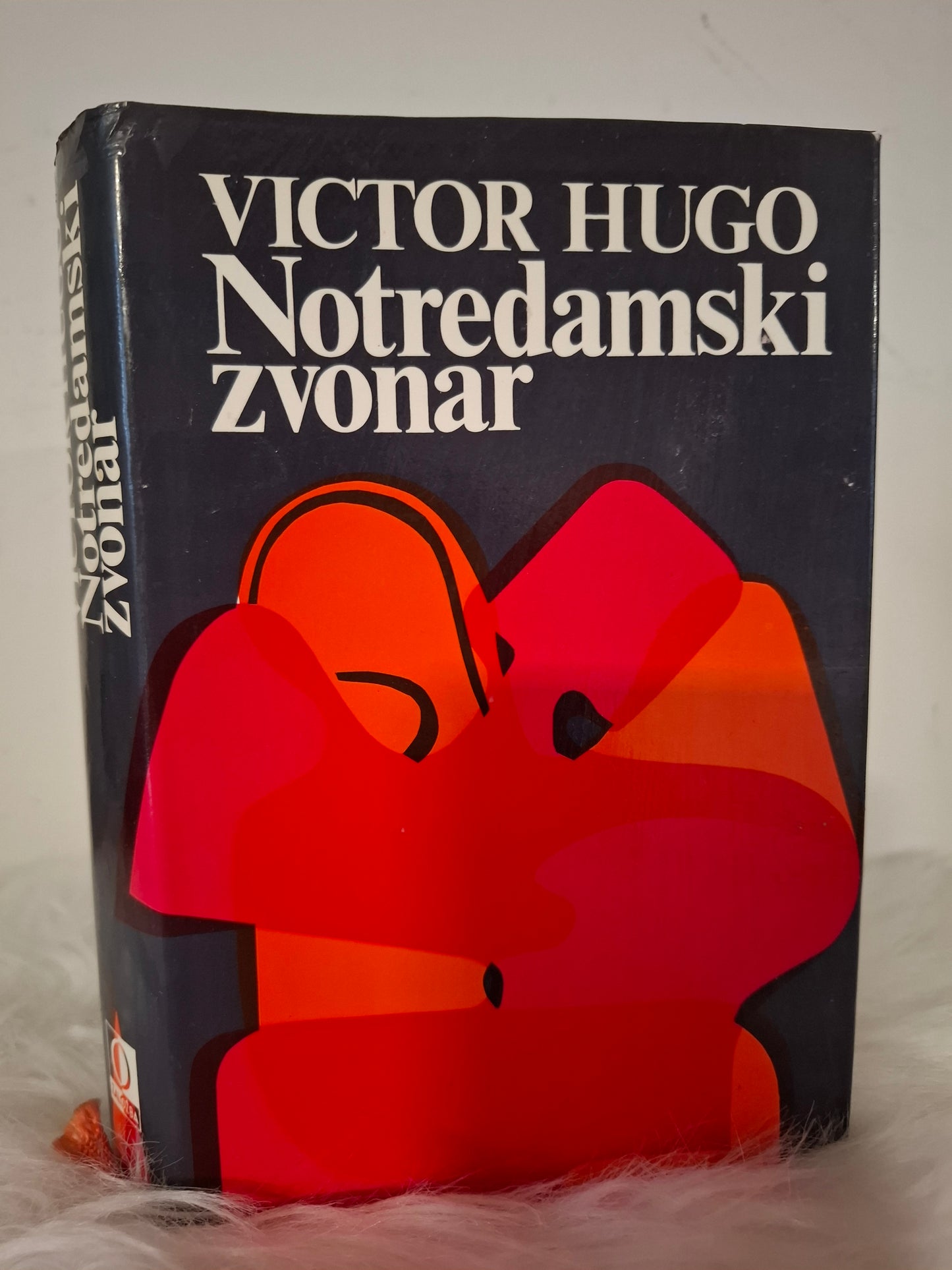 Notredamski zvonar Victor Hugo