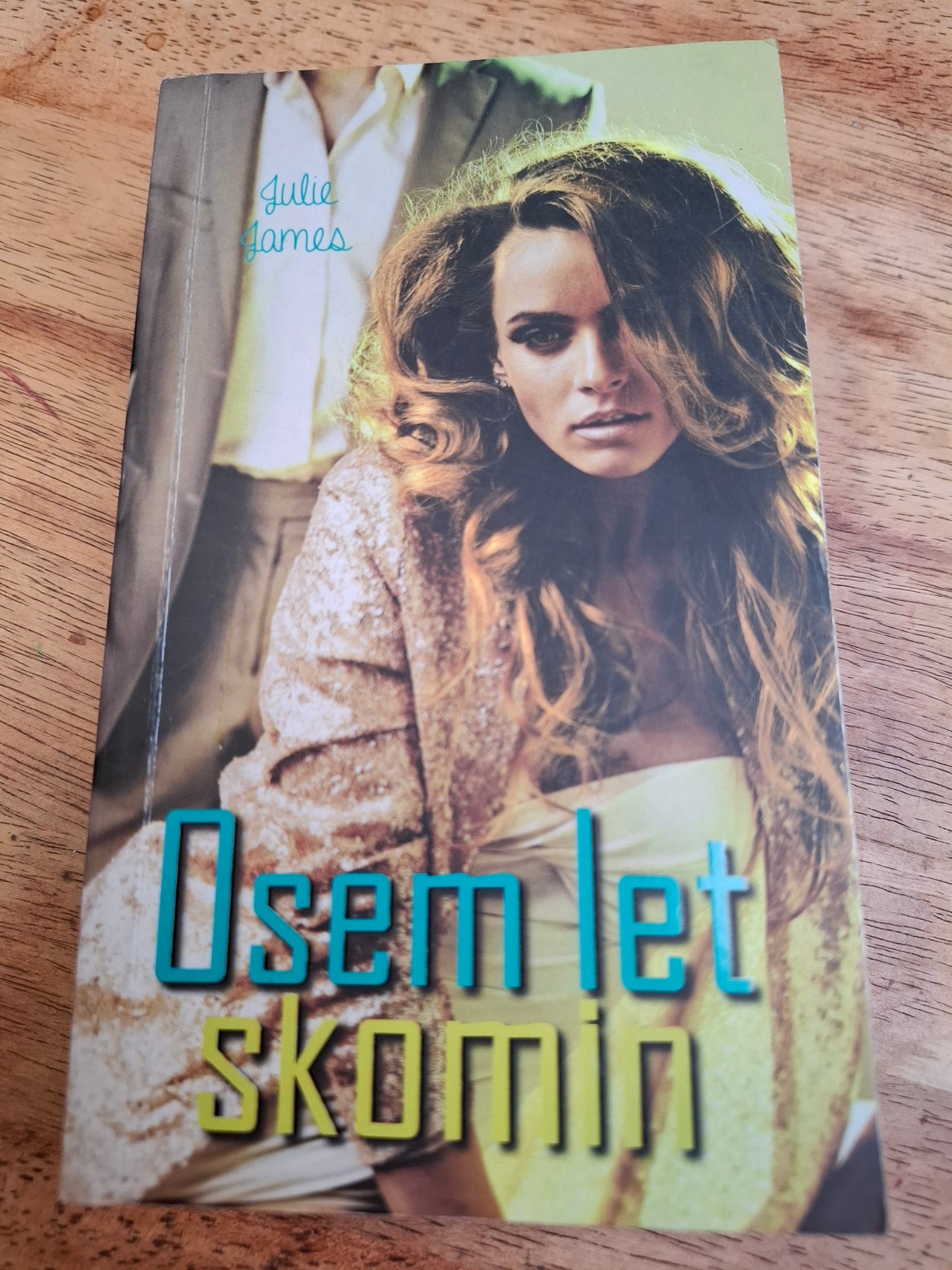 Osem let skomin  Julie James