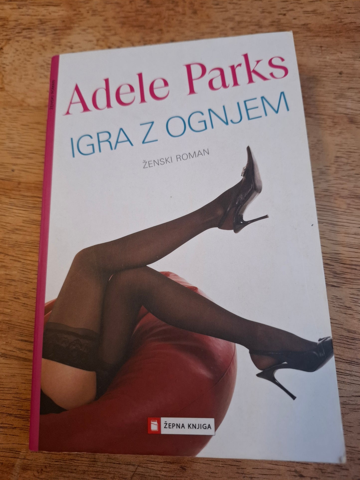 Igra z ognjem, Adele Parks