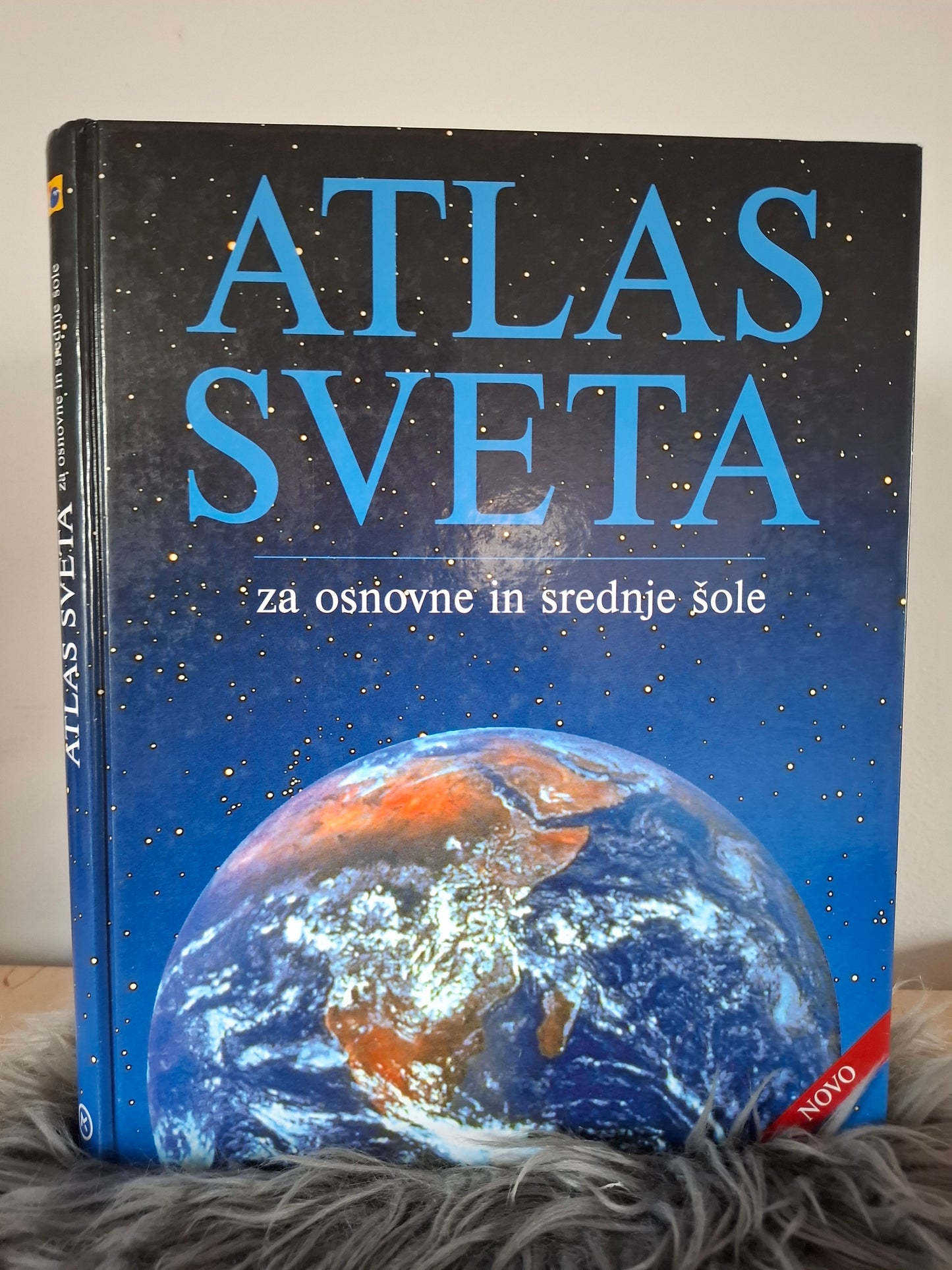 Atlas sveta za osnovne in srednje šole Mladinska knjiga