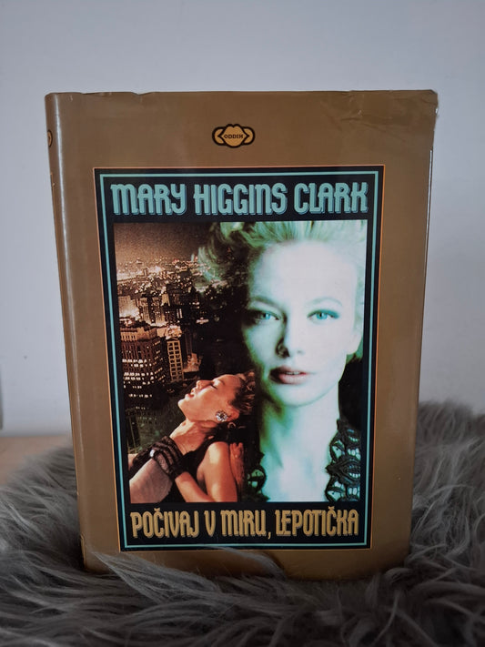 Počivaj v miru lepotička Mary Higgins Clark