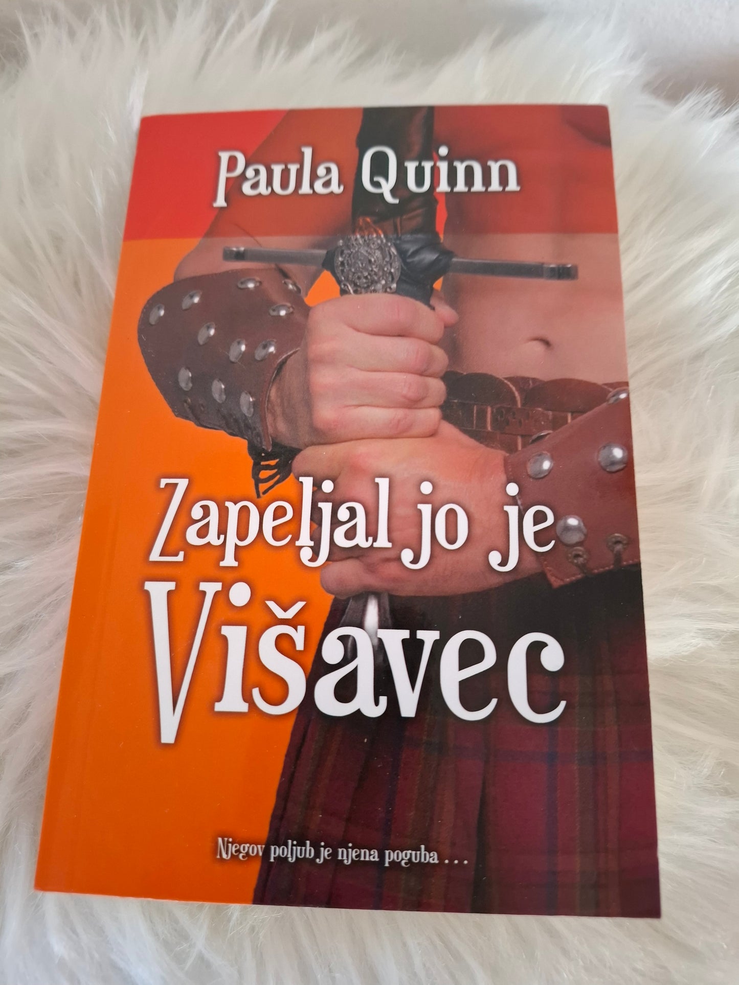 Zapeljal jo je višavec Paula Quinn