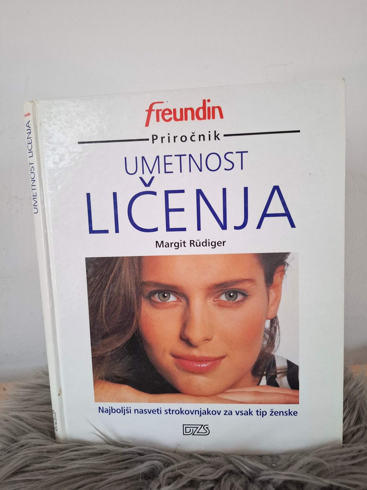 Priročniki Odkrijte svoj stil, Pričeske za vse tipe žensk, Umetnost ličenja Freundin