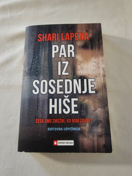 Par iz sosednje hiše Shari Lapena