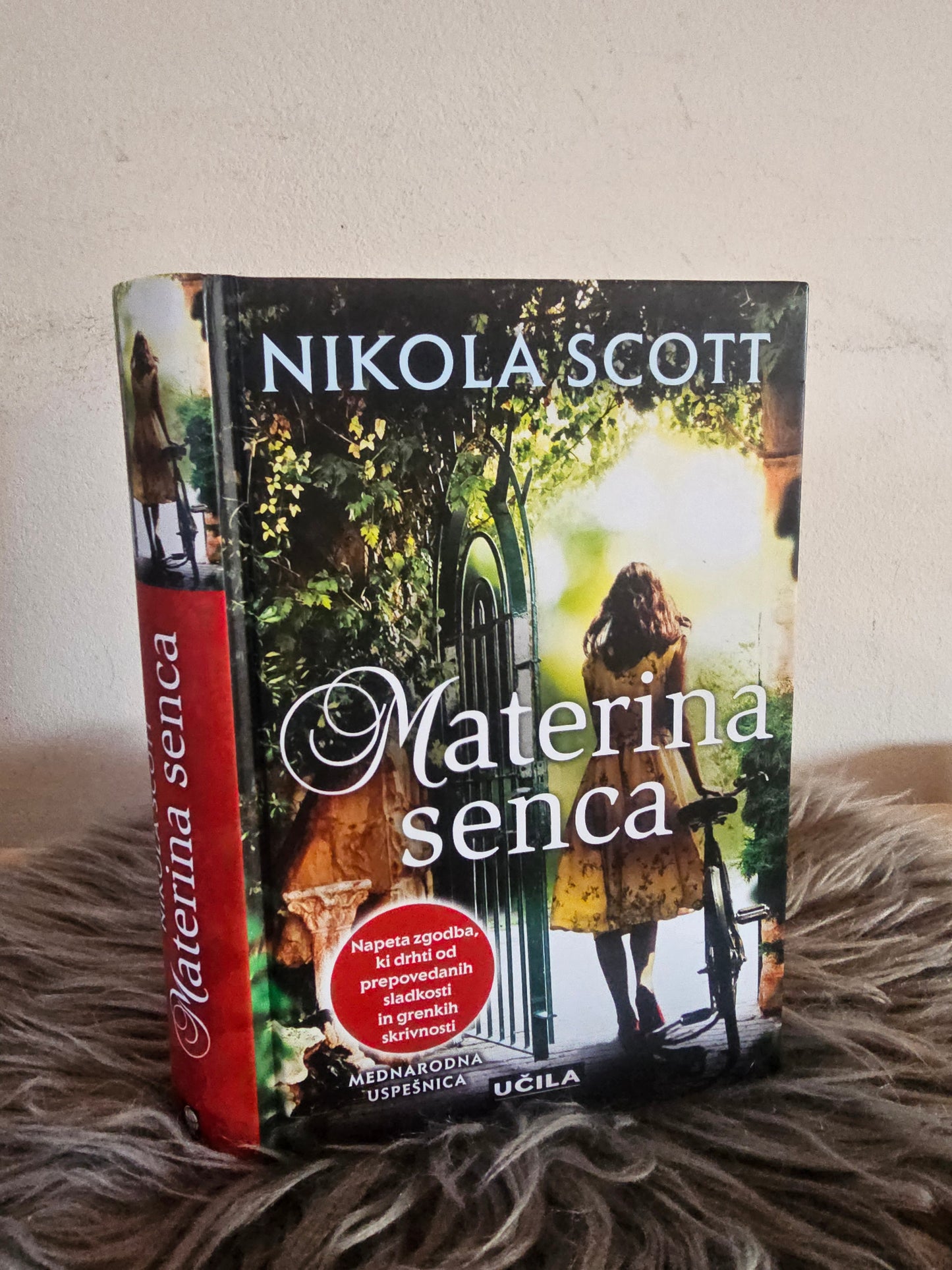 Materina senca Nikola Scott