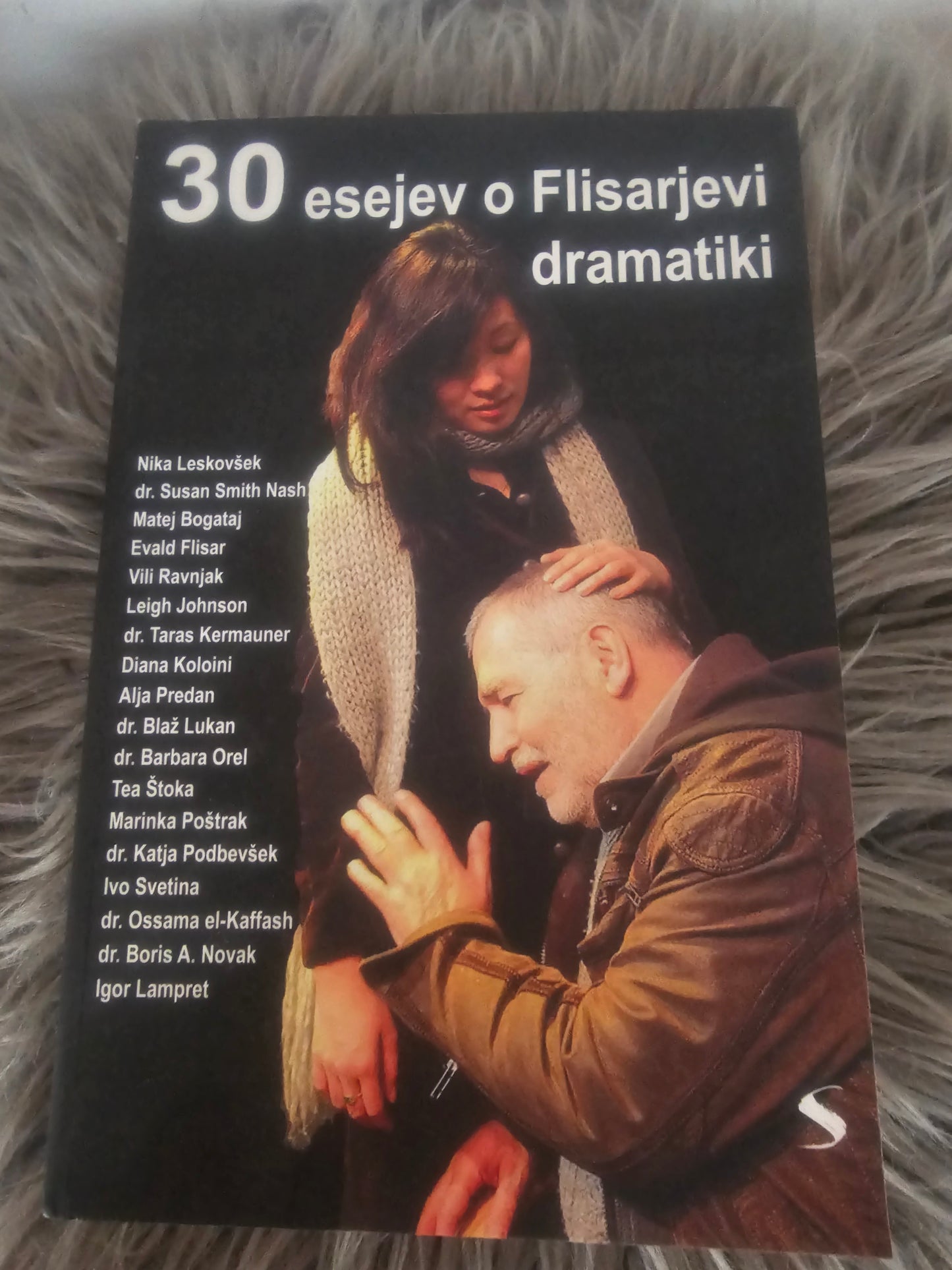 30 esejev o Flisarjevi dramatiki Več avtorjev
