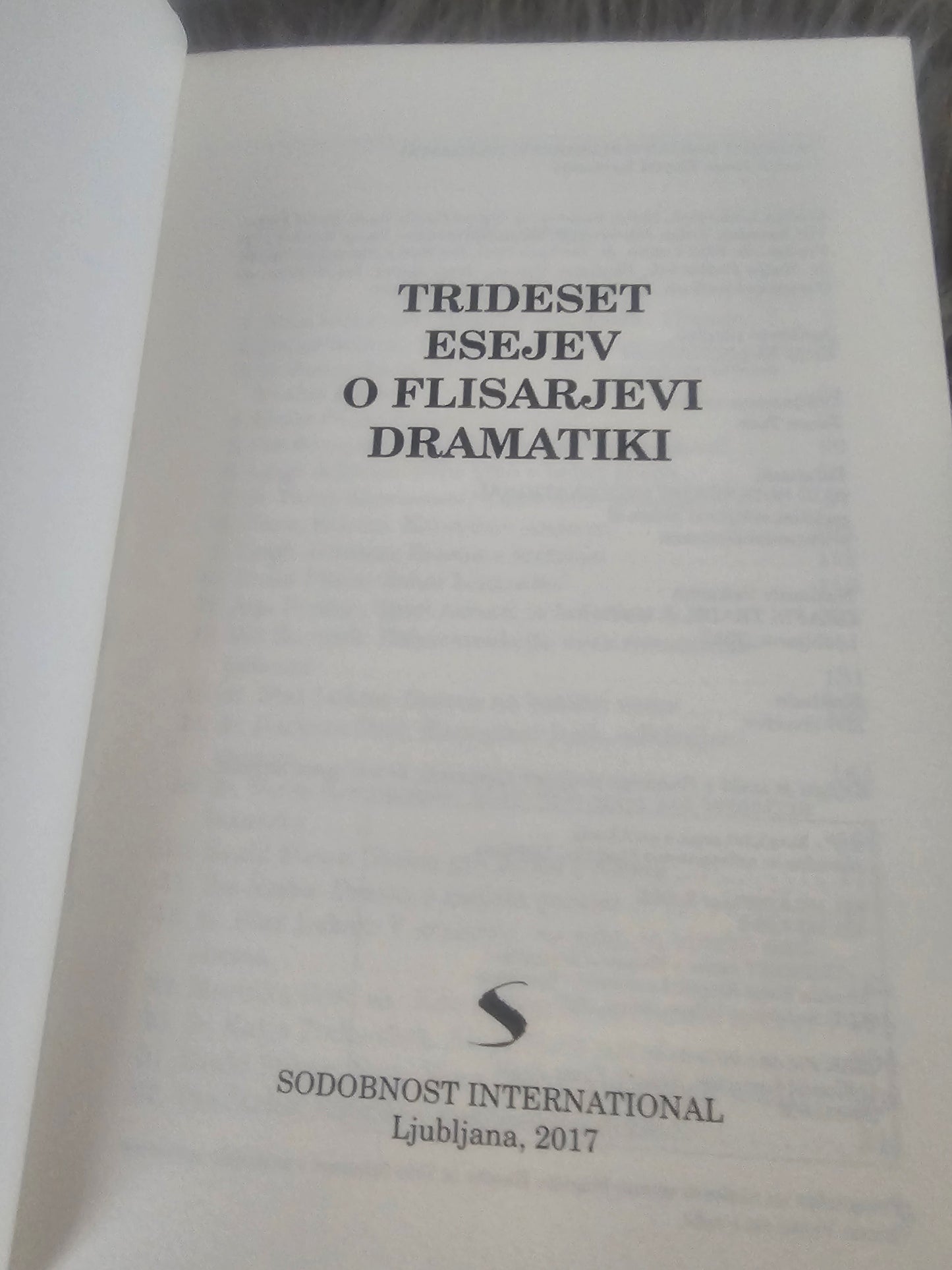 30 esejev o Flisarjevi dramatiki Več avtorjev