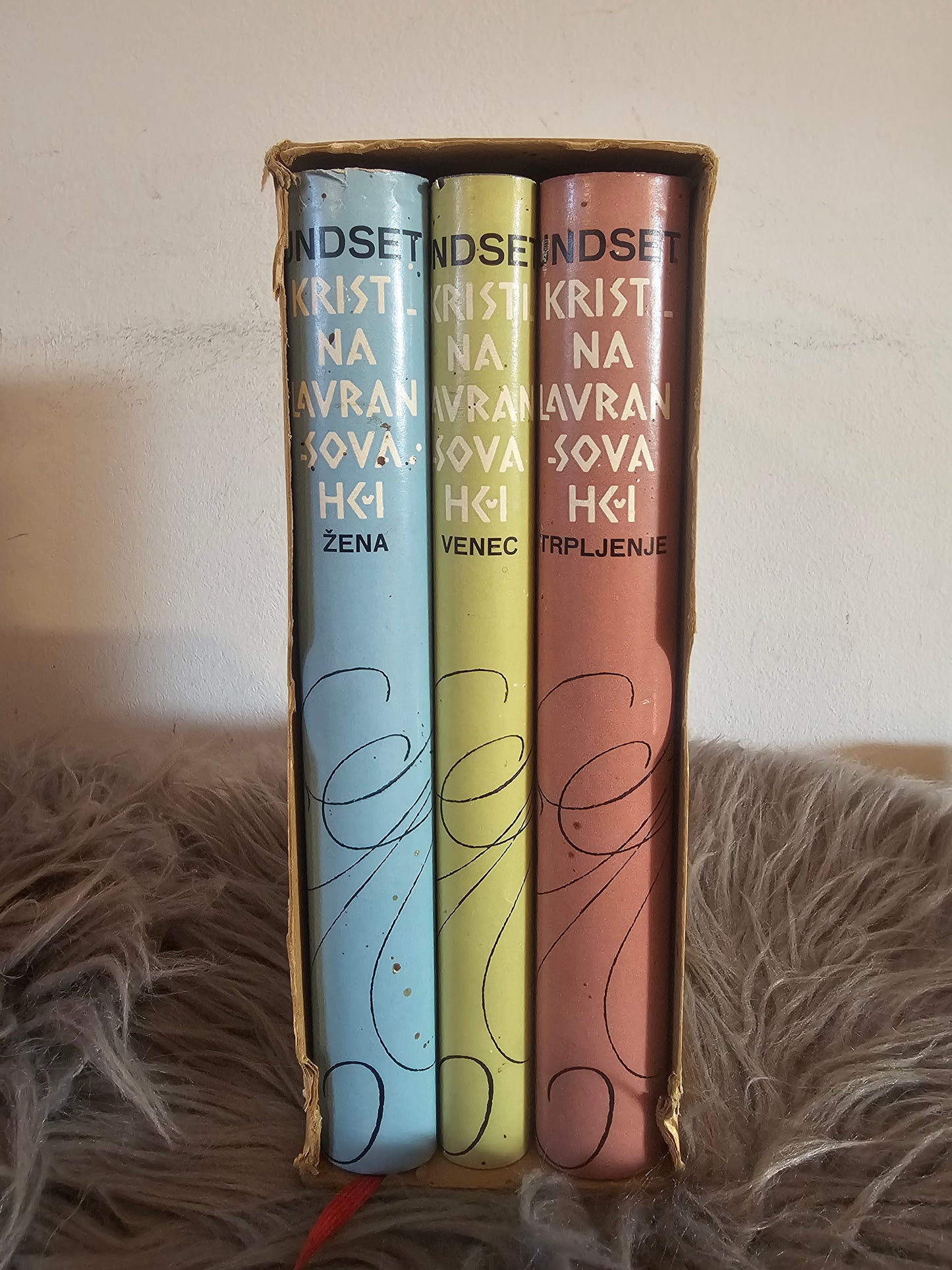 Kristina Lavransova hči Trpljenje, Venec, Žena Undset