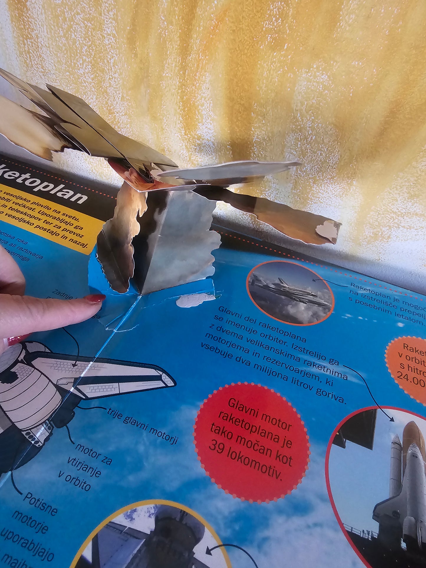 Vesolje veliko in dejavno Učila