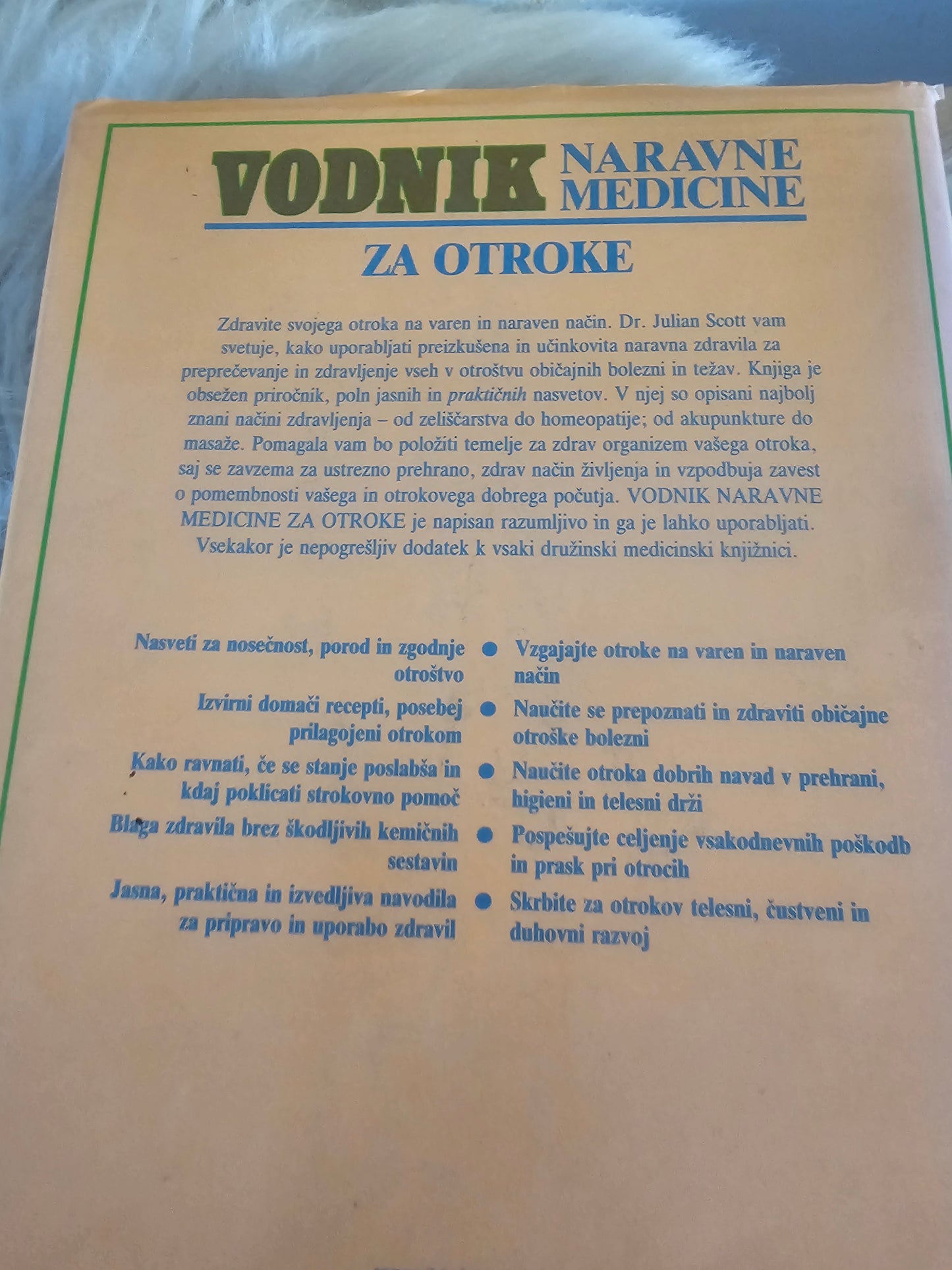 Vodnik naravne medicine za otroke Julian Scott