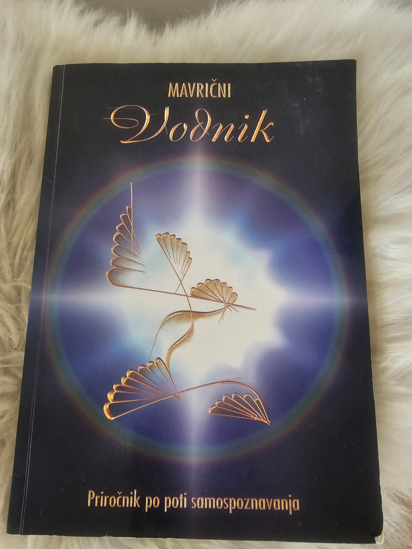 Mavrični vodnik  prročnik po poti samospoznavanja Angela Pajnkiher Prem