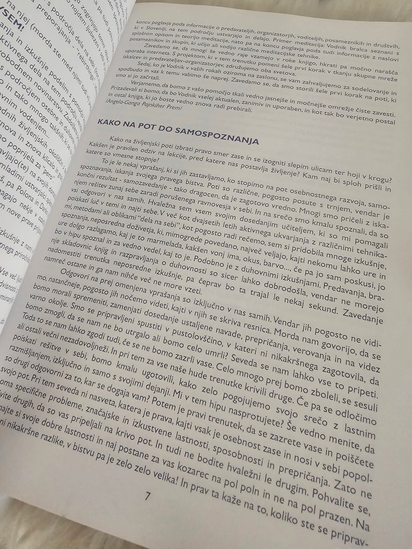 Mavrični vodnik  prročnik po poti samospoznavanja Angela Pajnkiher Prem