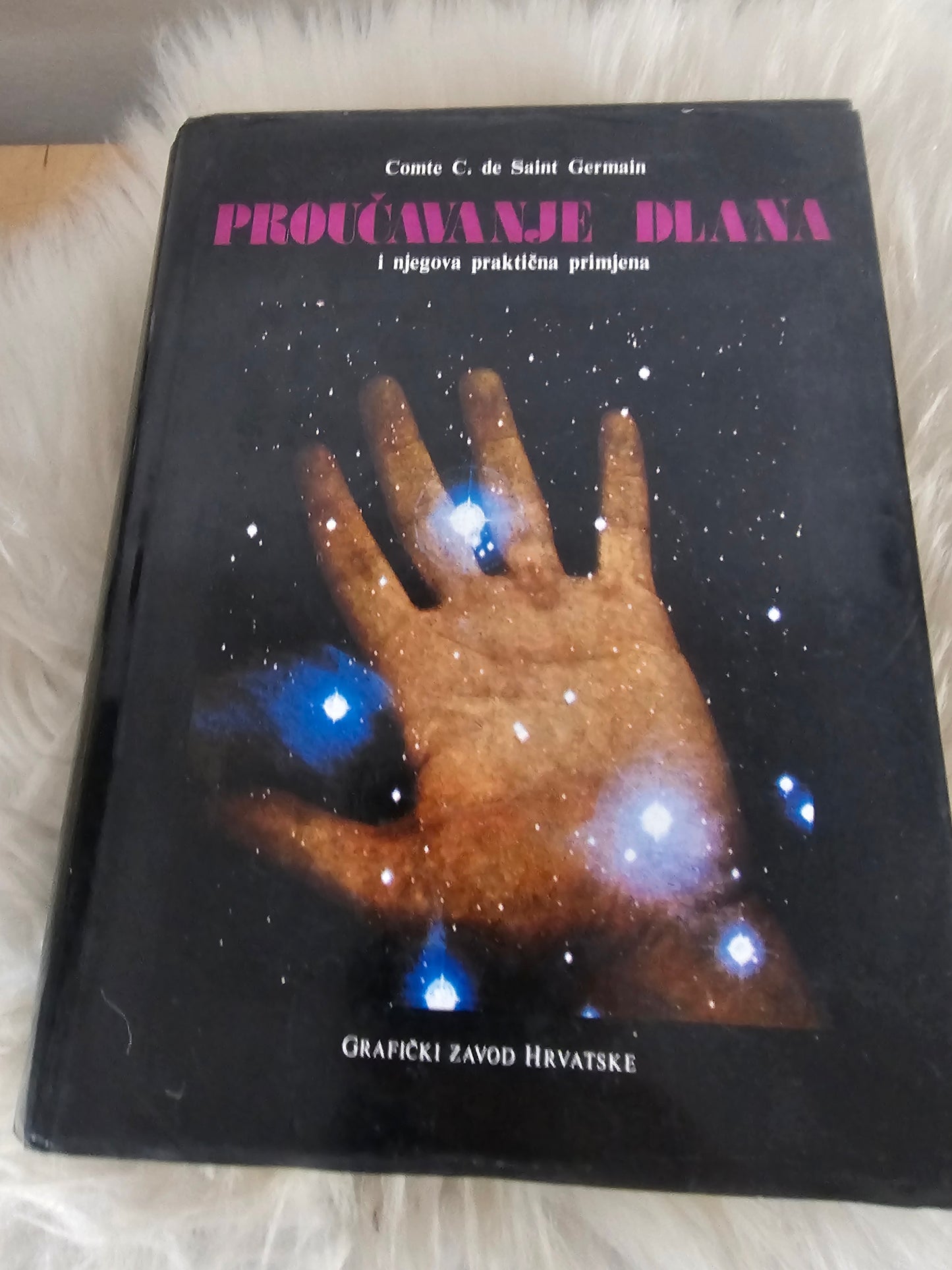 Proučavanje dlana več avtorjev