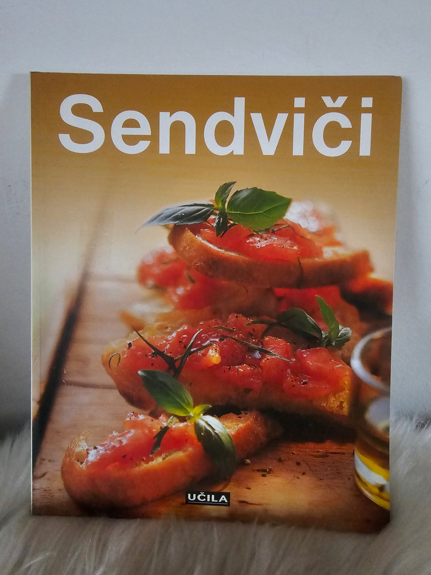 Siri, Kava, Sendviči Učila