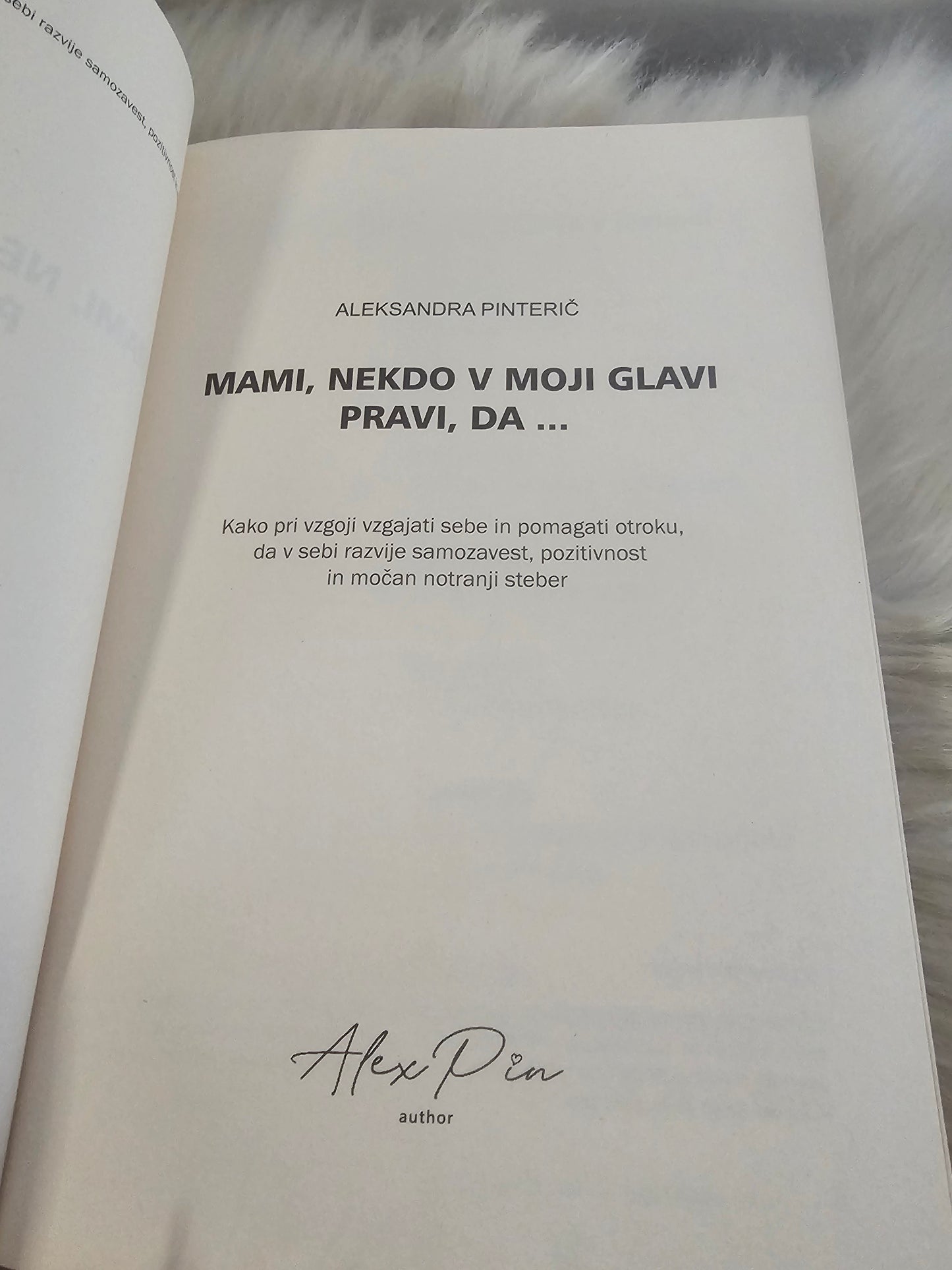 Mami, nekdo v moji glavi pravi, da.... Aleksandra Pinterič