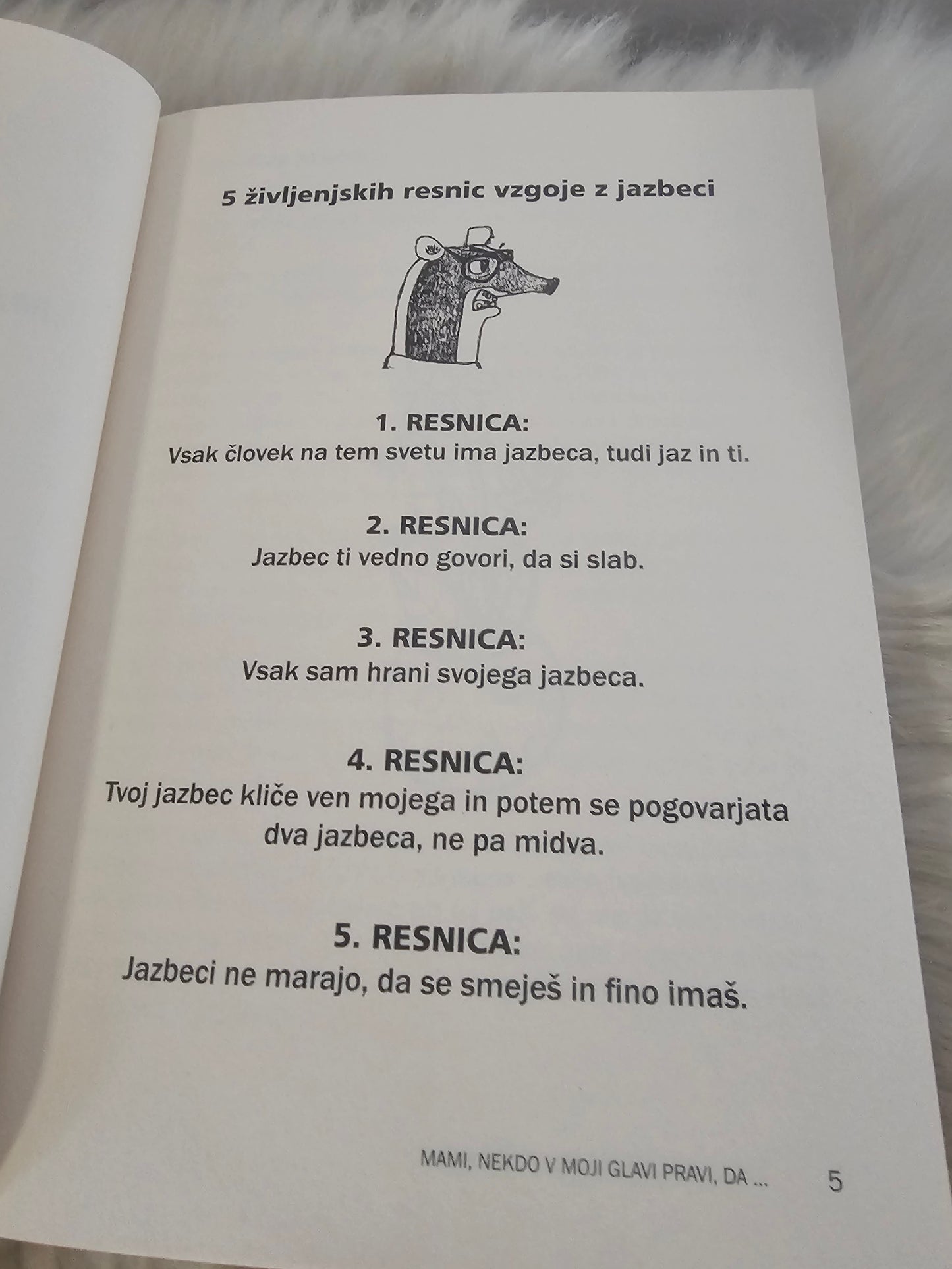 Mami, nekdo v moji glavi pravi, da.... Aleksandra Pinterič