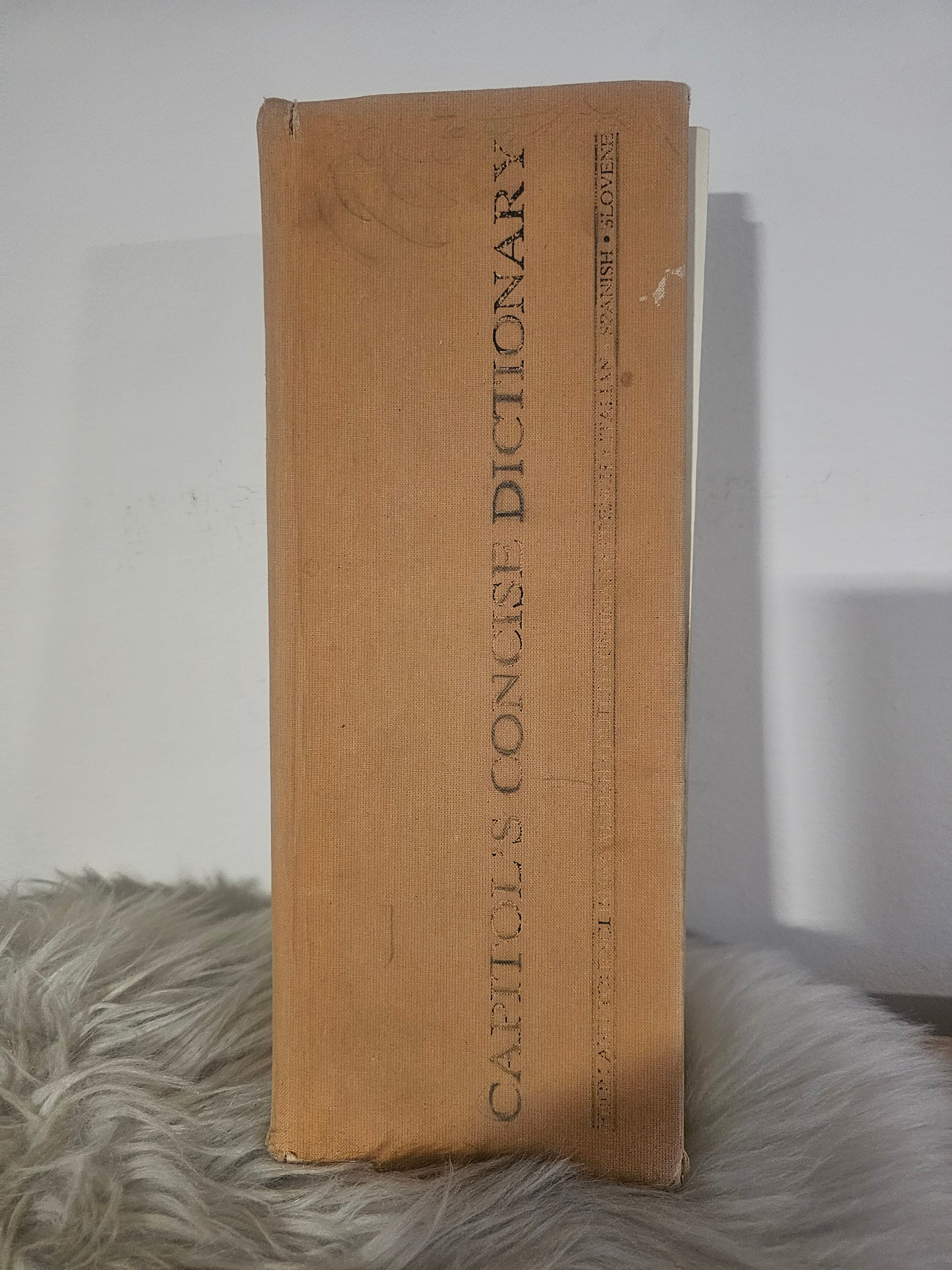 Capitols concise dictionary Založnik za Jugoslavijo Spektar