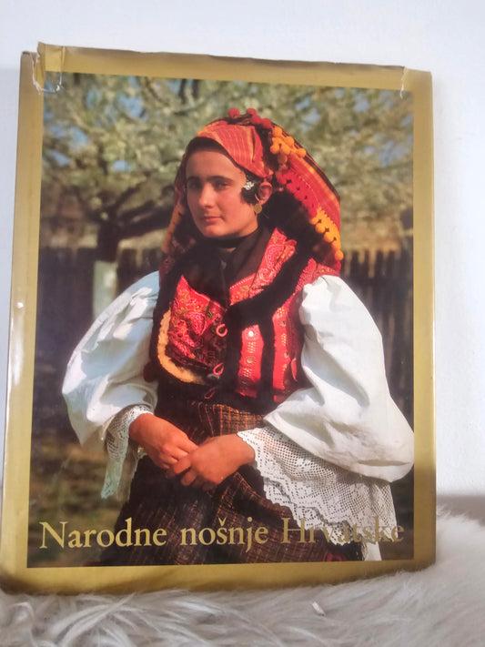 Narodne nošnje Hrvatske več avtorjev