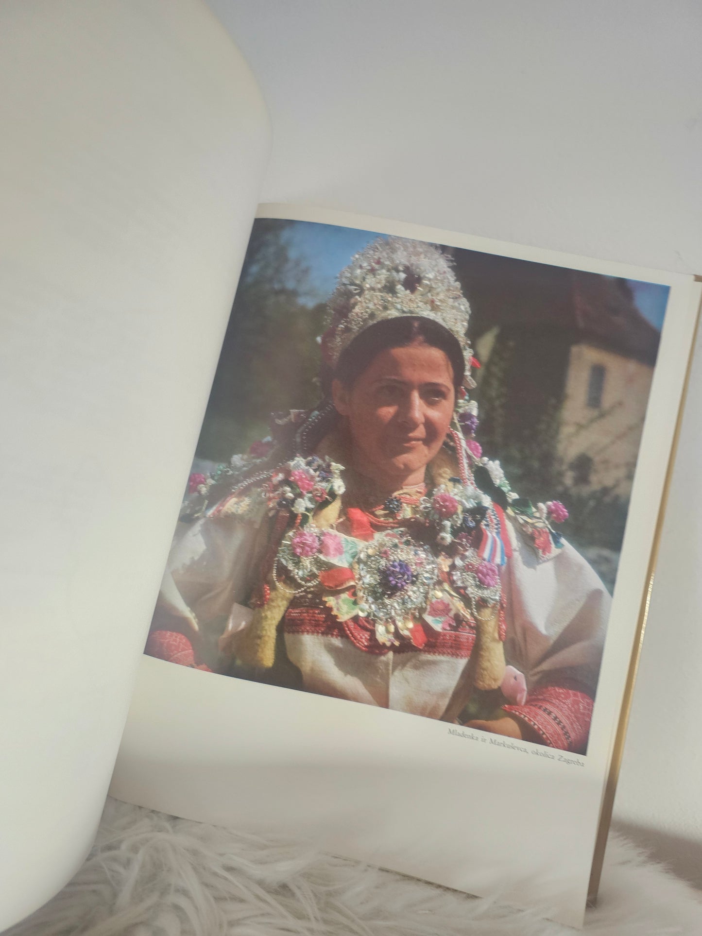 Narodne nošnje Hrvatske več avtorjev