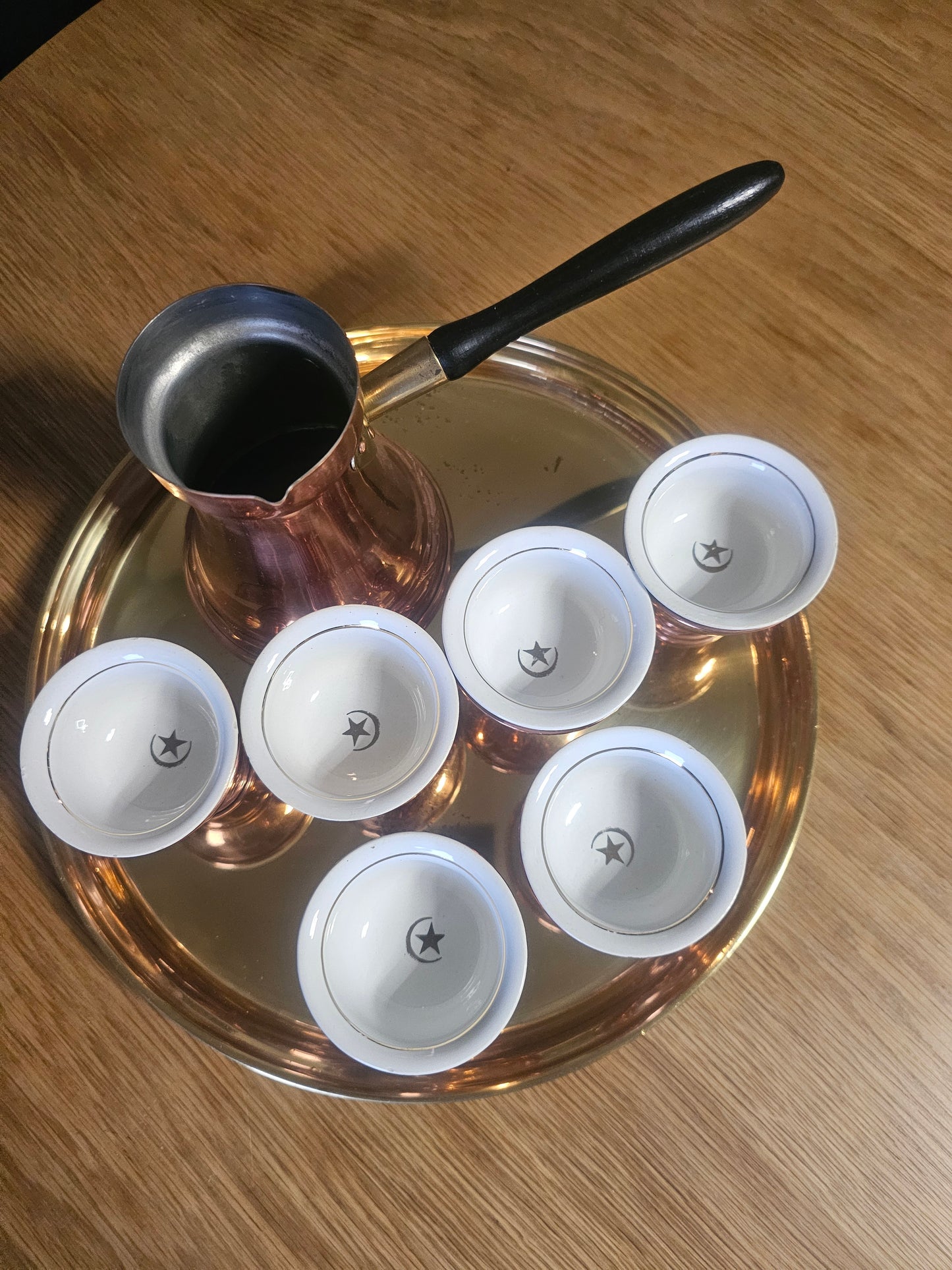 Starejši komplet za turško kavo – bakreni peclji, keramične skodelice