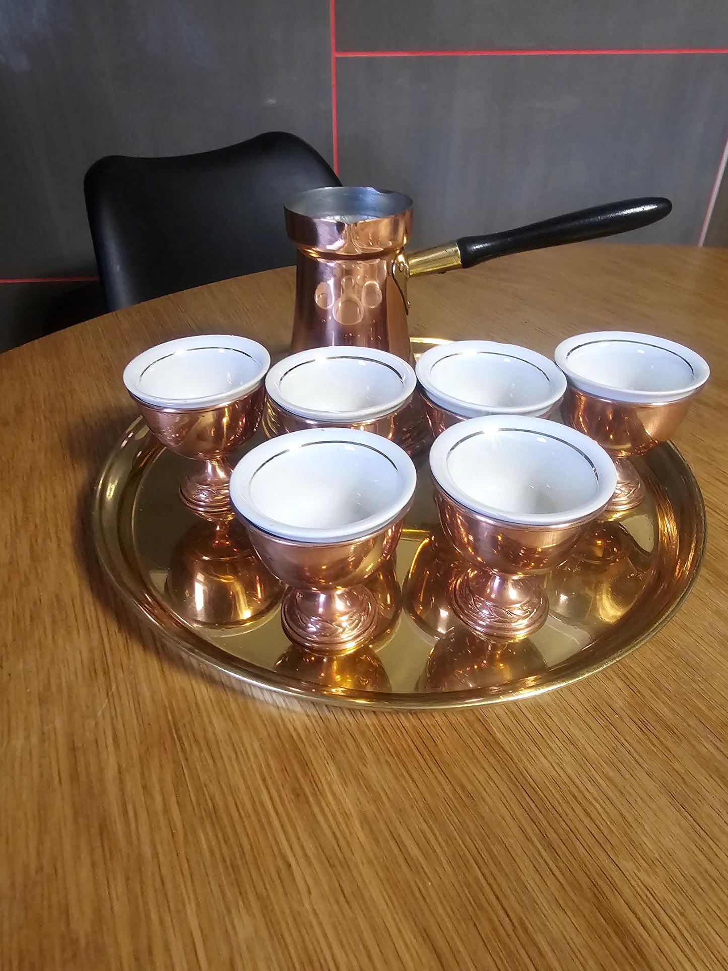 Starejši komplet za turško kavo – bakreni peclji, keramične skodelice