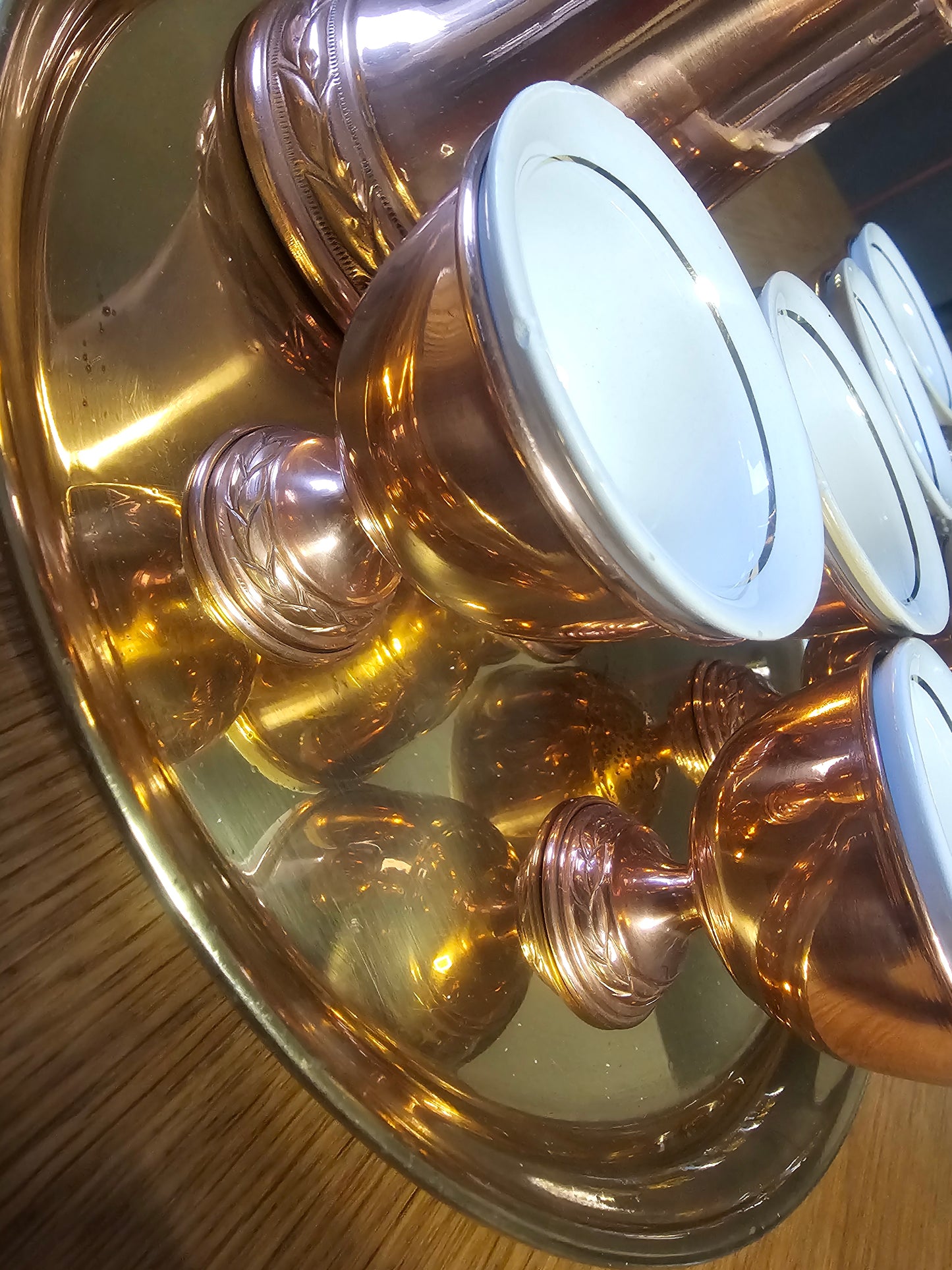 Starejši komplet za turško kavo – bakreni peclji, keramične skodelice