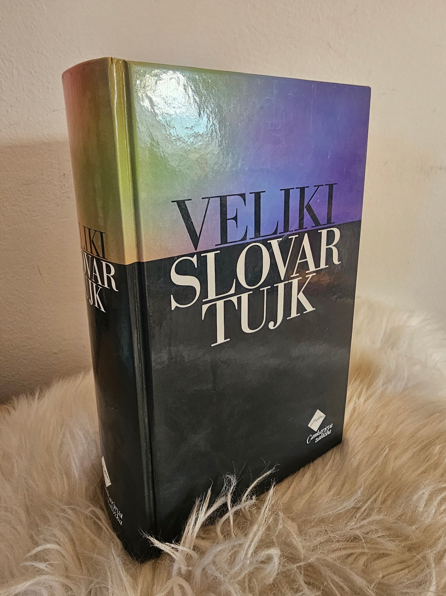 Veliki slovar tujk Cankarjeva Založba