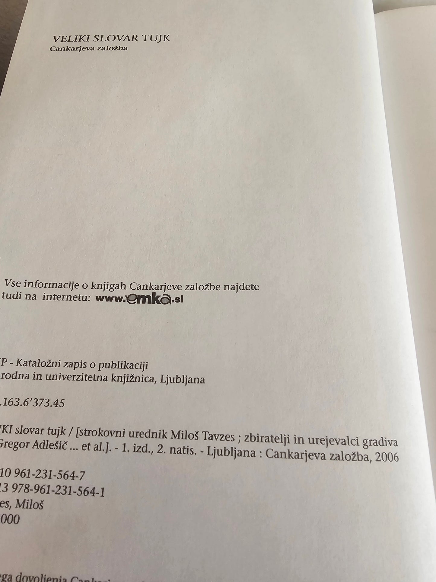 Veliki slovar tujk Cankarjeva Založba