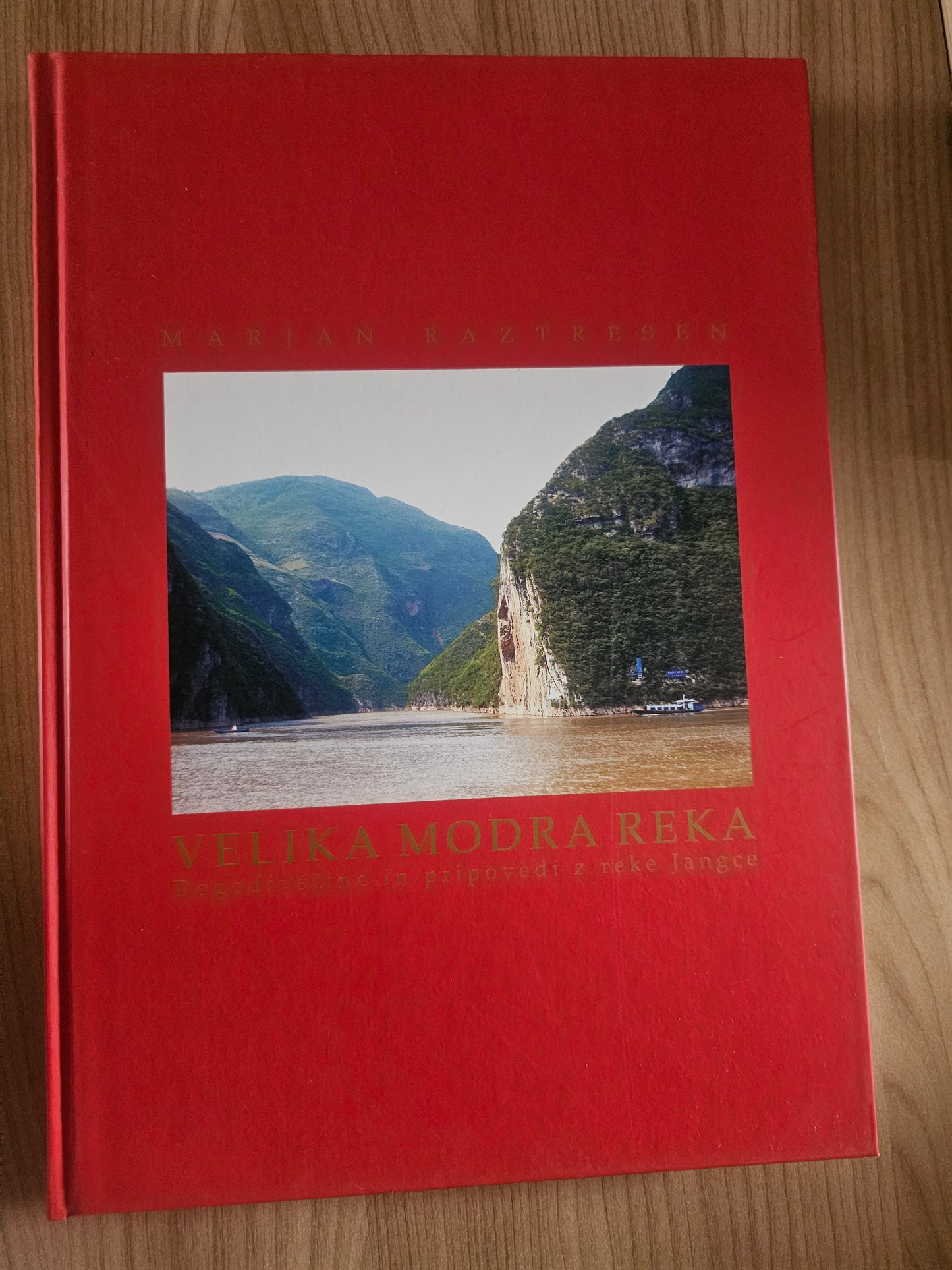 Velika modra reka Dogodivščine in pripovedi z reke Jangce Marjan Raztresen