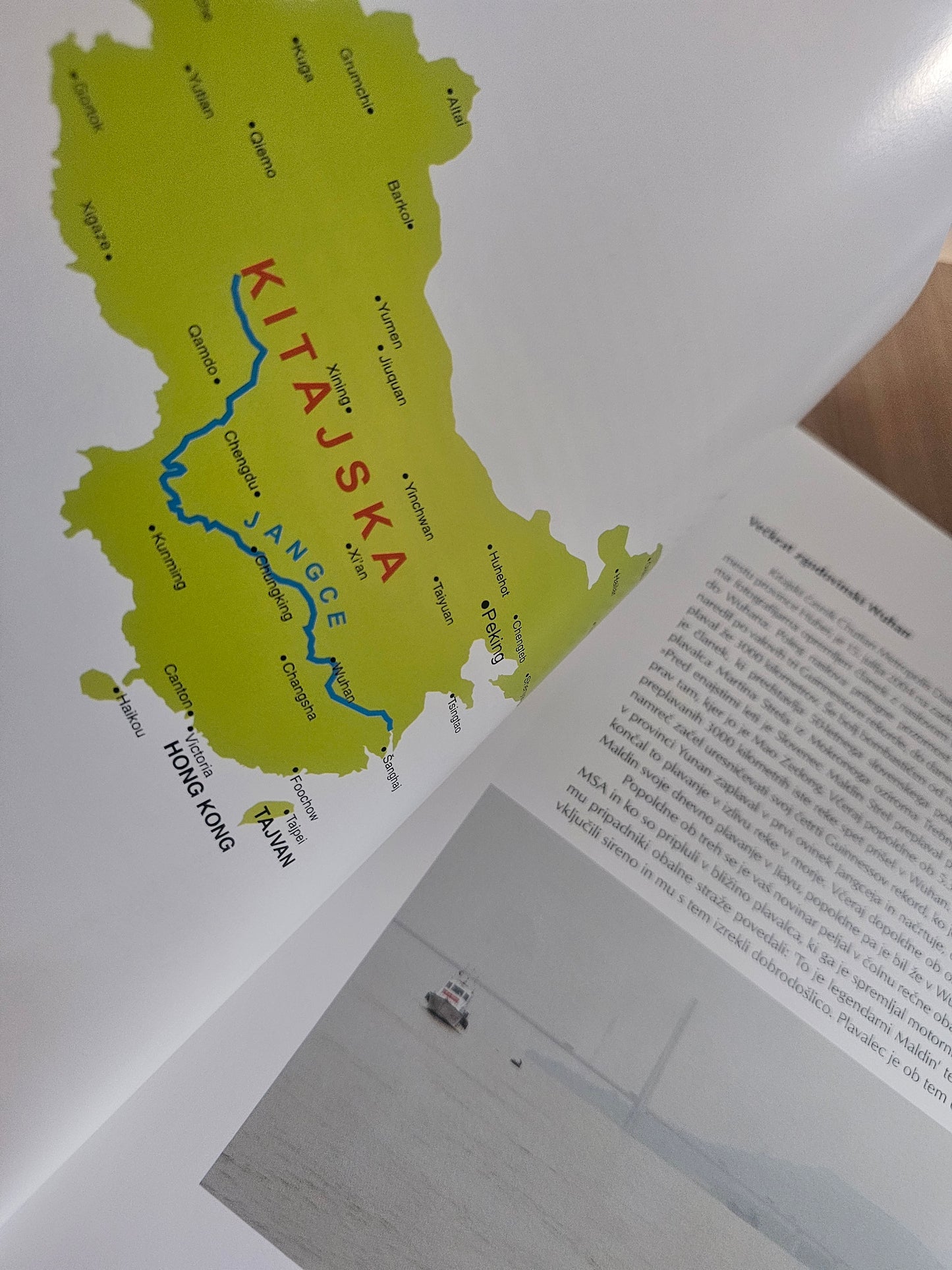 Velika modra reka Dogodivščine in pripovedi z reke Jangce Marjan Raztresen