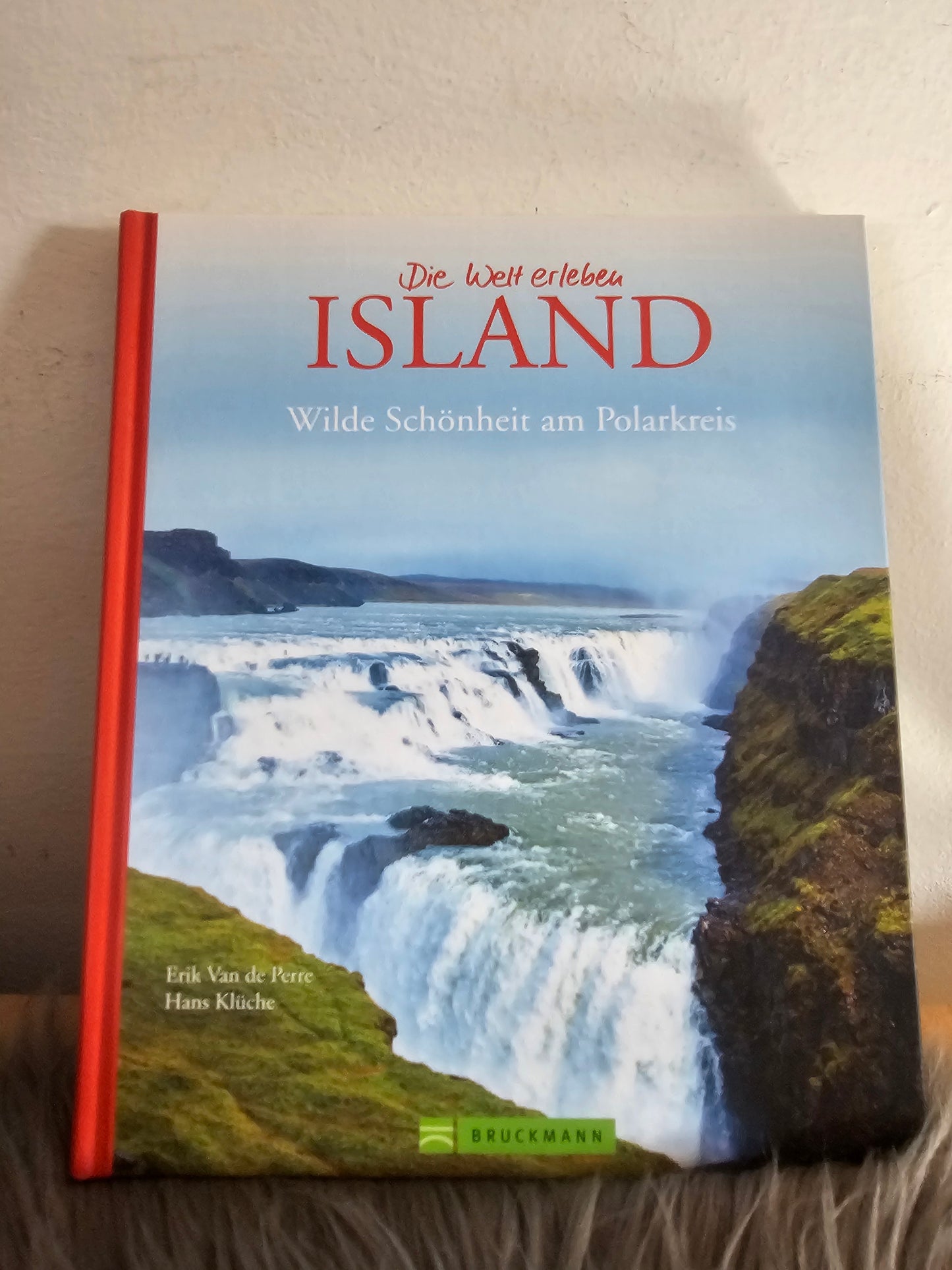 Island Erik Van de Perre Hans Kluche
