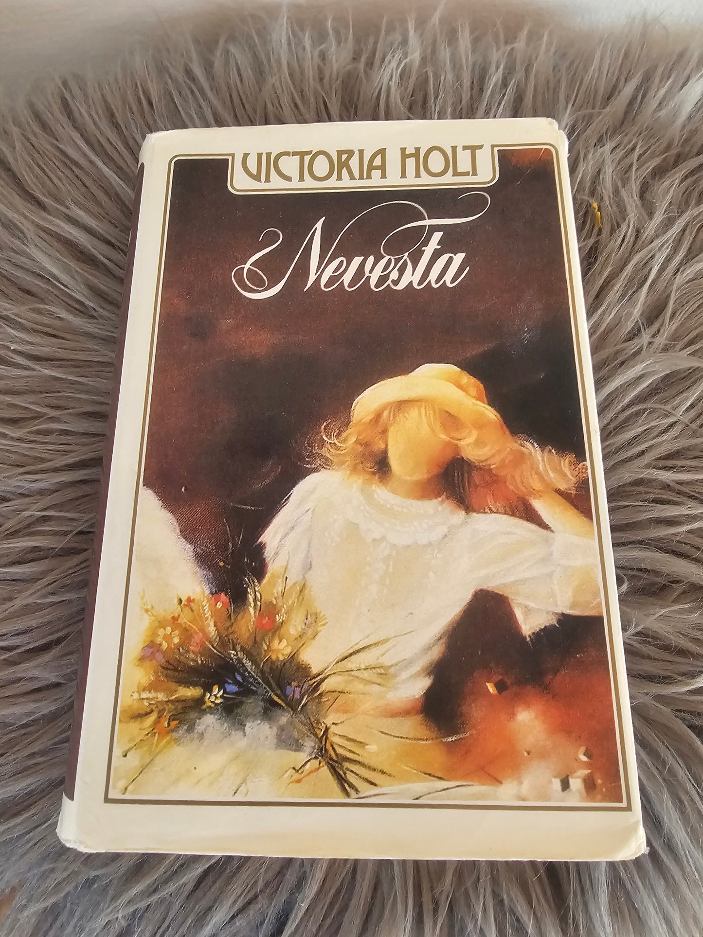 Nevesta Victoria Holt