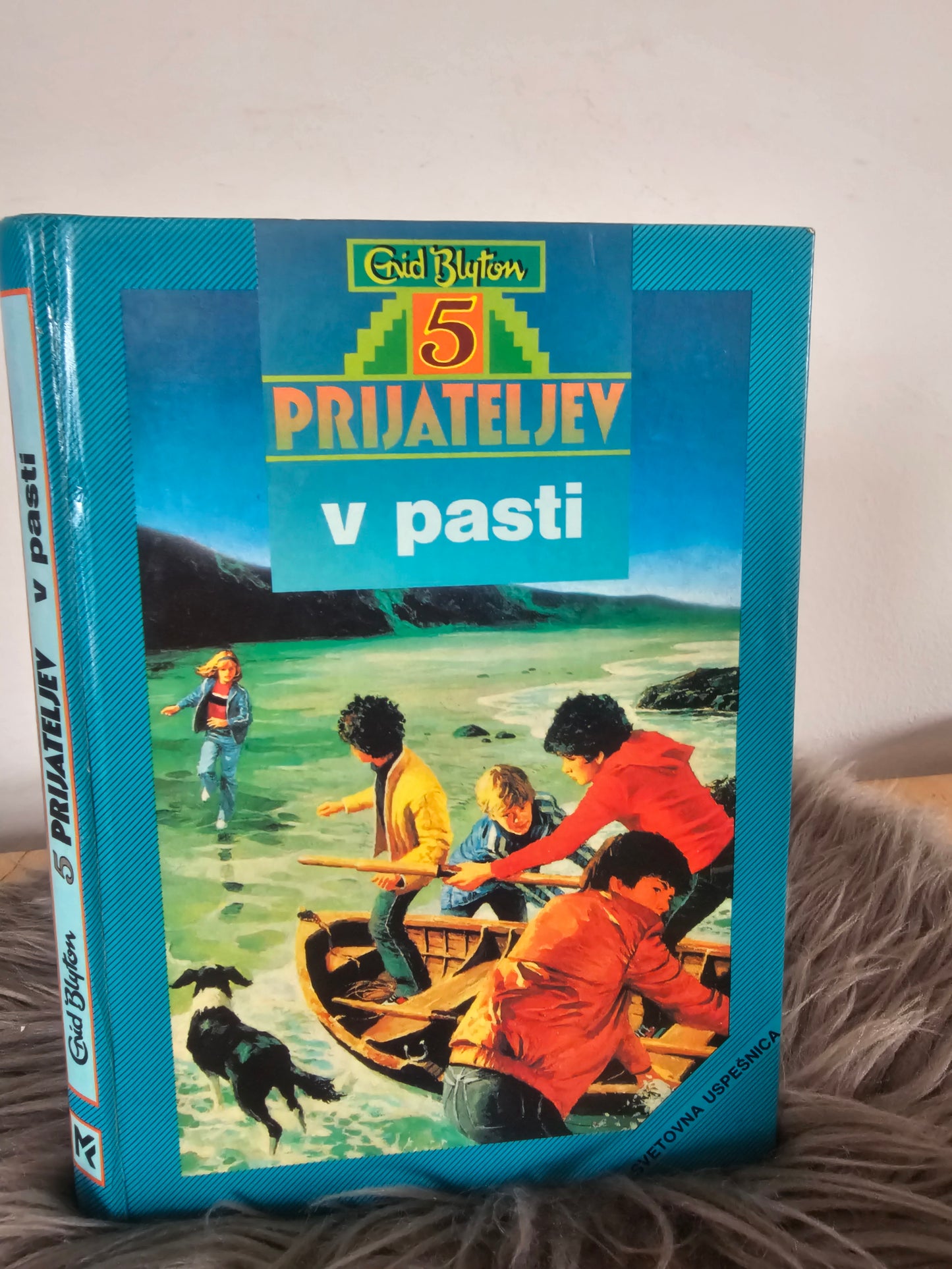 Pet prijateljev V pasti Enid Blyton