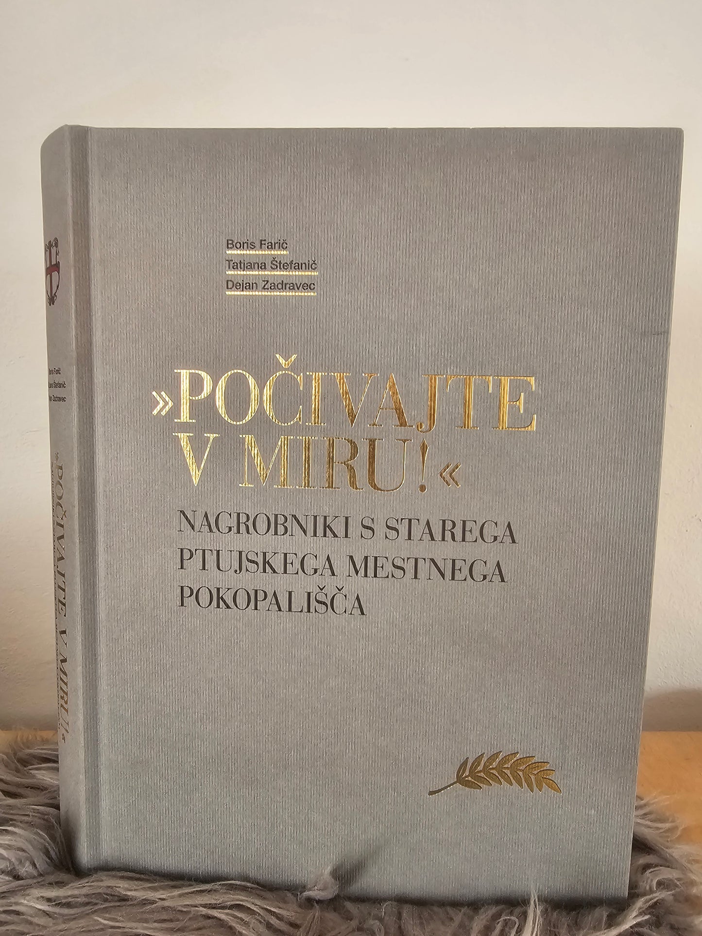 Počivajte v miru! Nagrobniki s starega ptujskega mestnega pokopališča več avtorjev