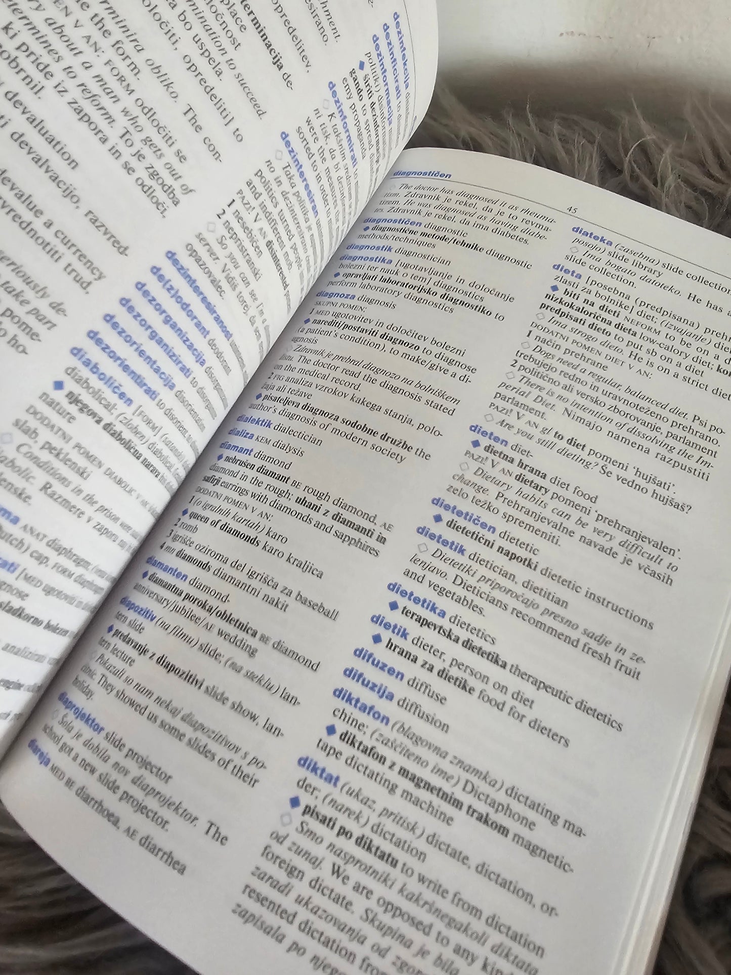 False friends več avtorjev