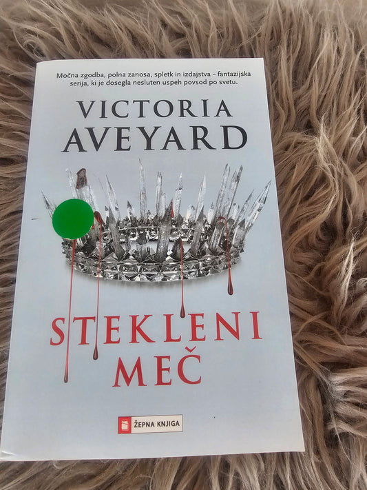 Stekleni meč Victoria Aveyard