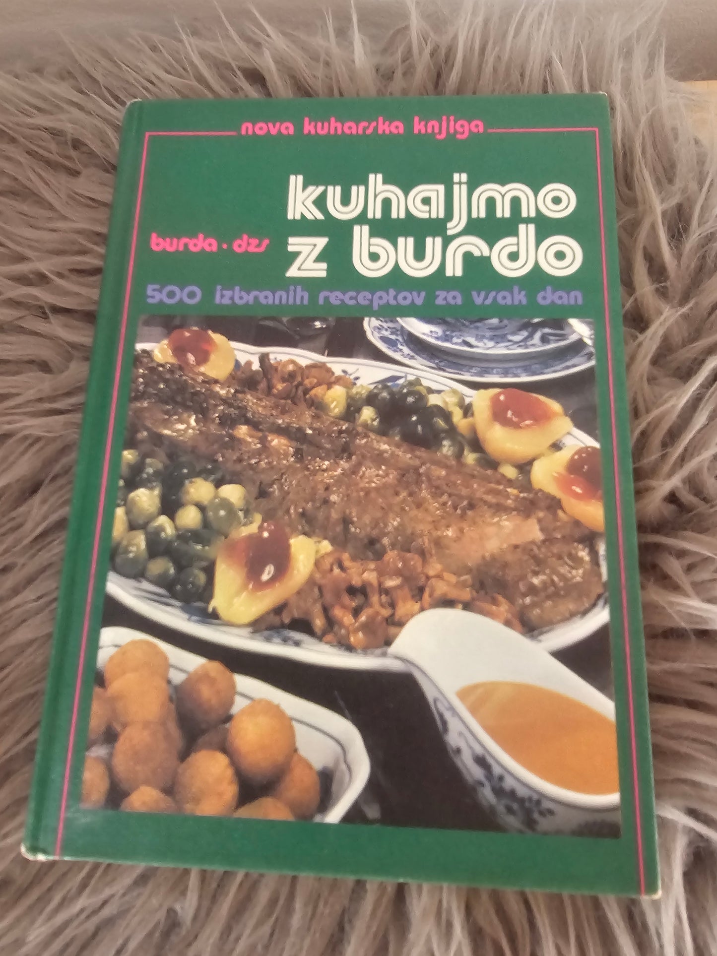 Kuhajmo z burdo več avtorjev