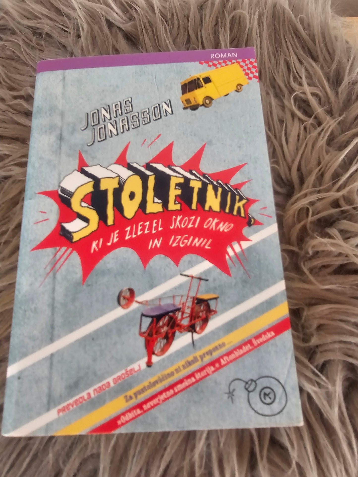 Stoletnik ki je zlezel skozi okno in izginil Jonas Jonasson