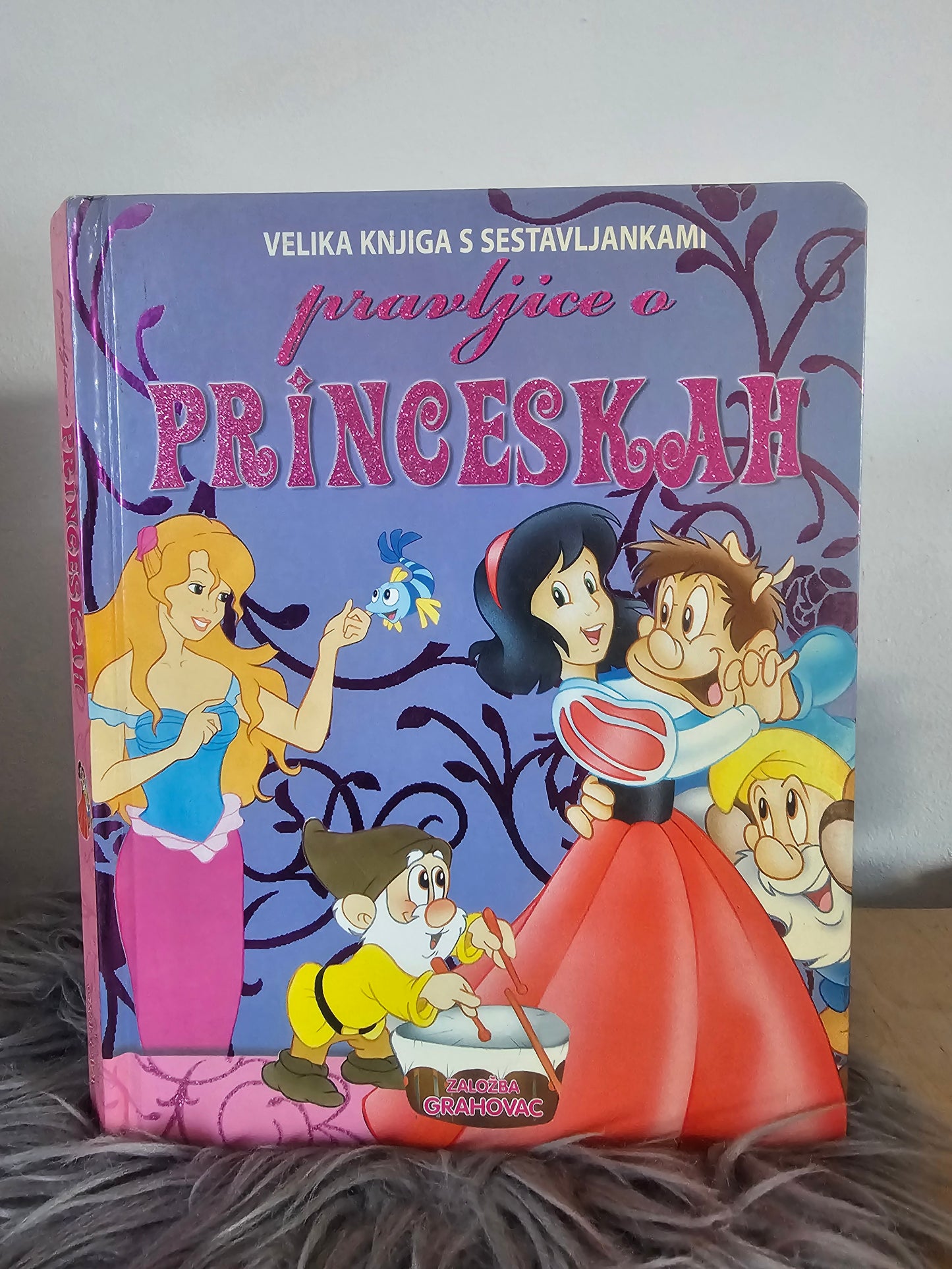 Velija knjiga s sestaljankami pravljice o princeskah Založba Grahovac