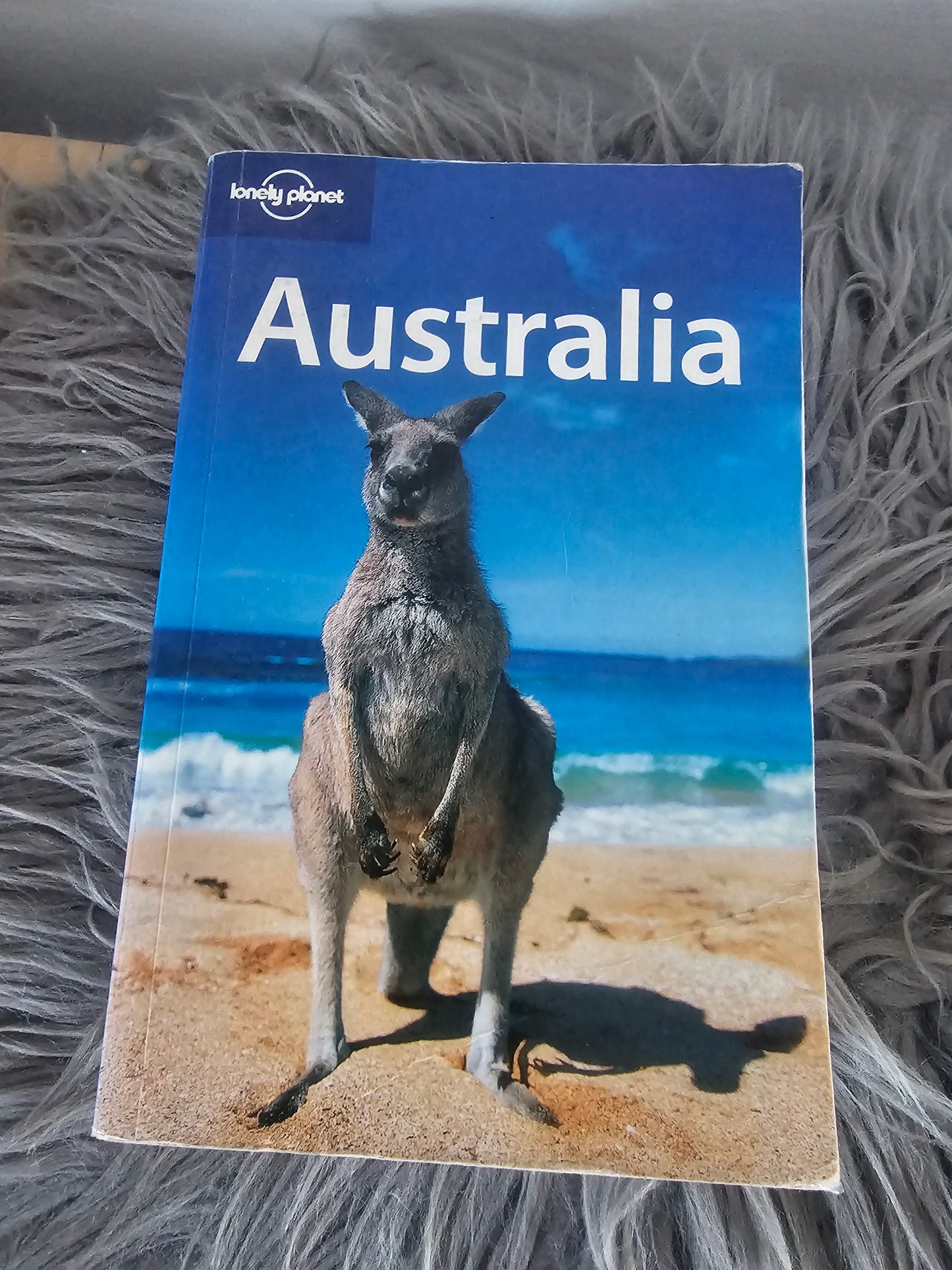 Australia več avtorjev