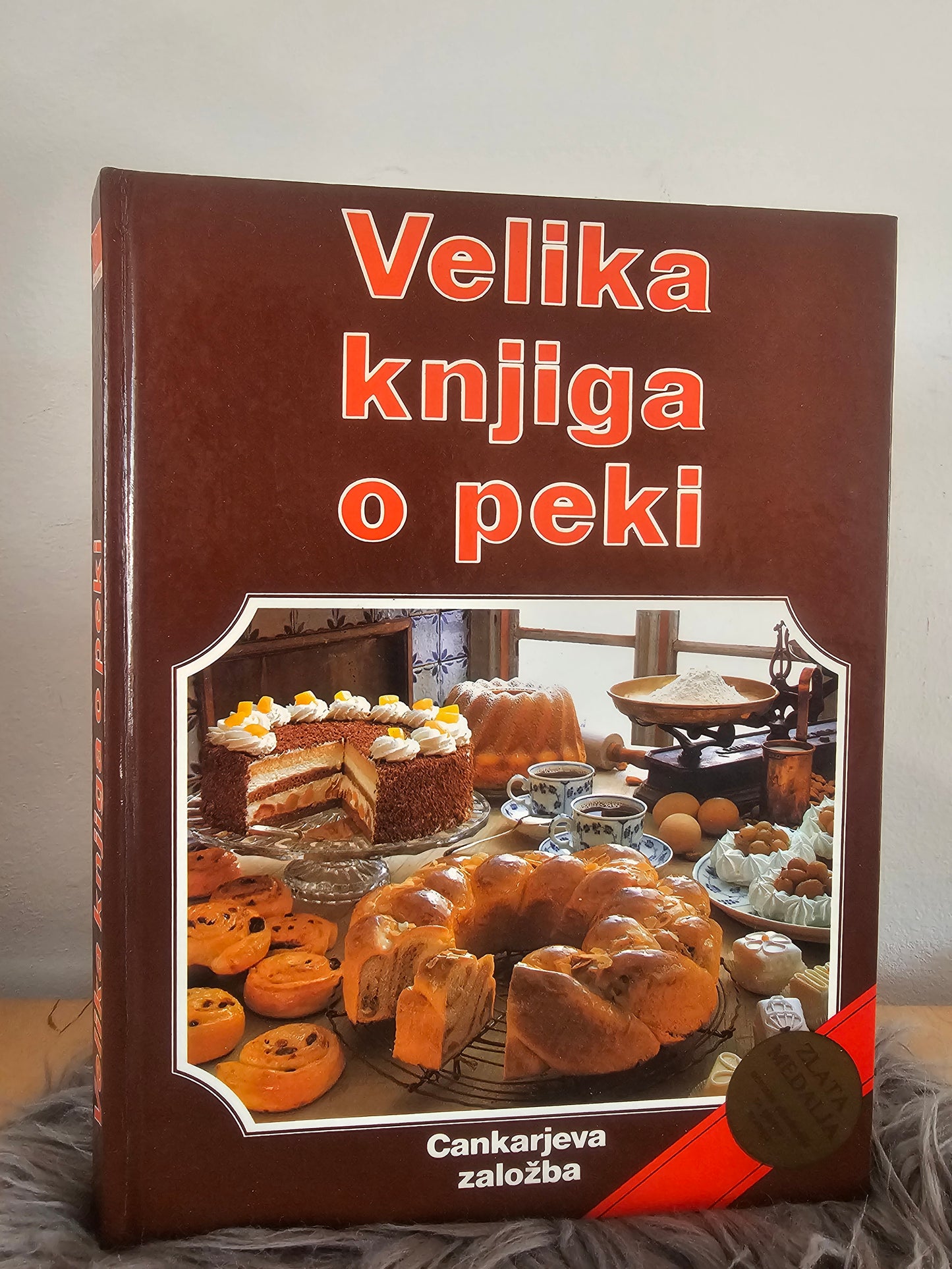 Velika knjiga o peki Cankarjeva založba