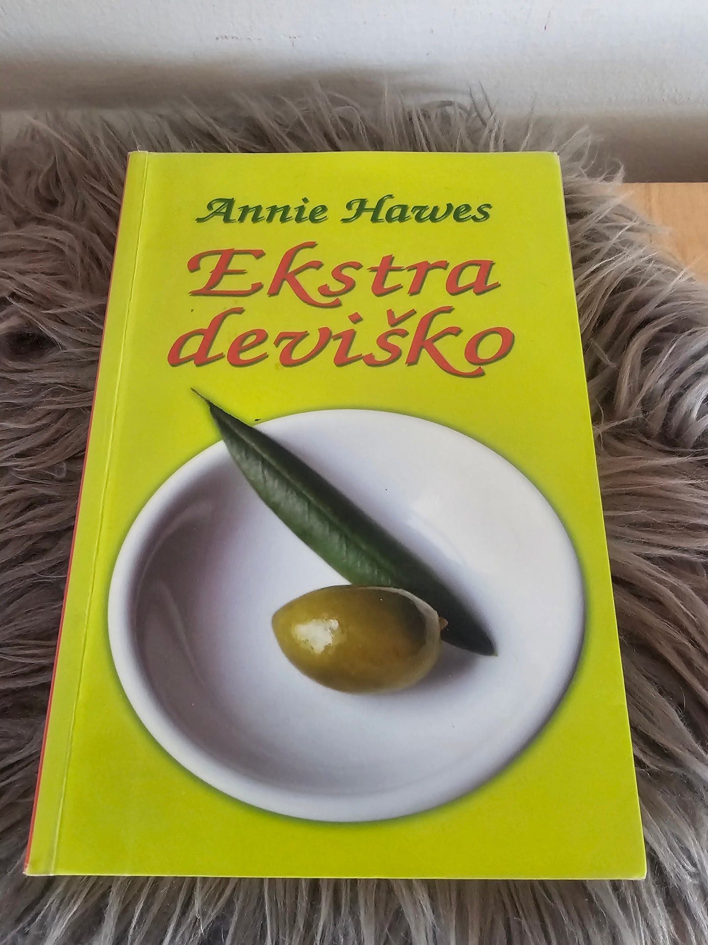 Ekstra deviško Annie Hawes