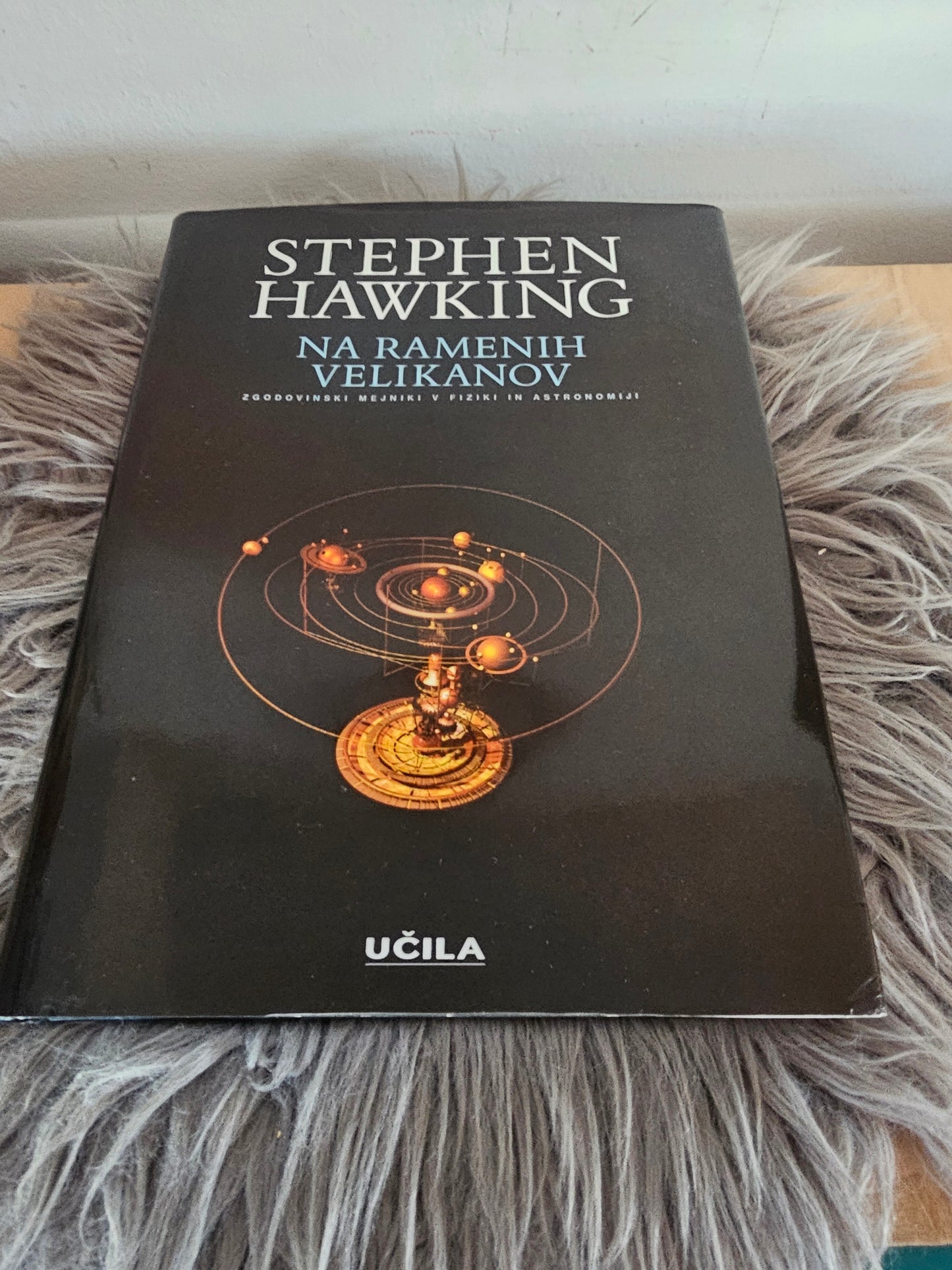 Na ramenih velikanov Stephen Hawking
