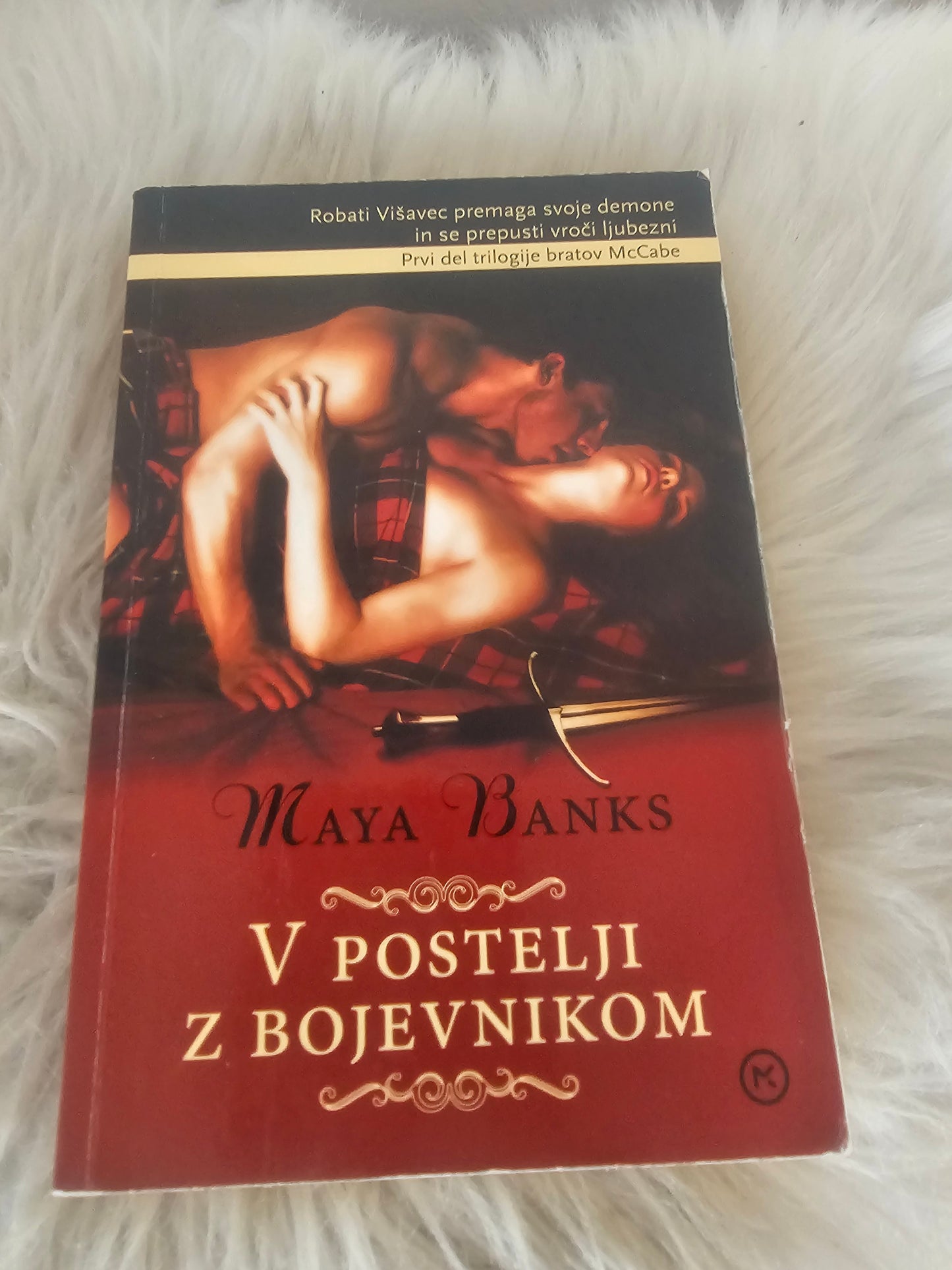 V postelji z bojevnikom Maya Banks