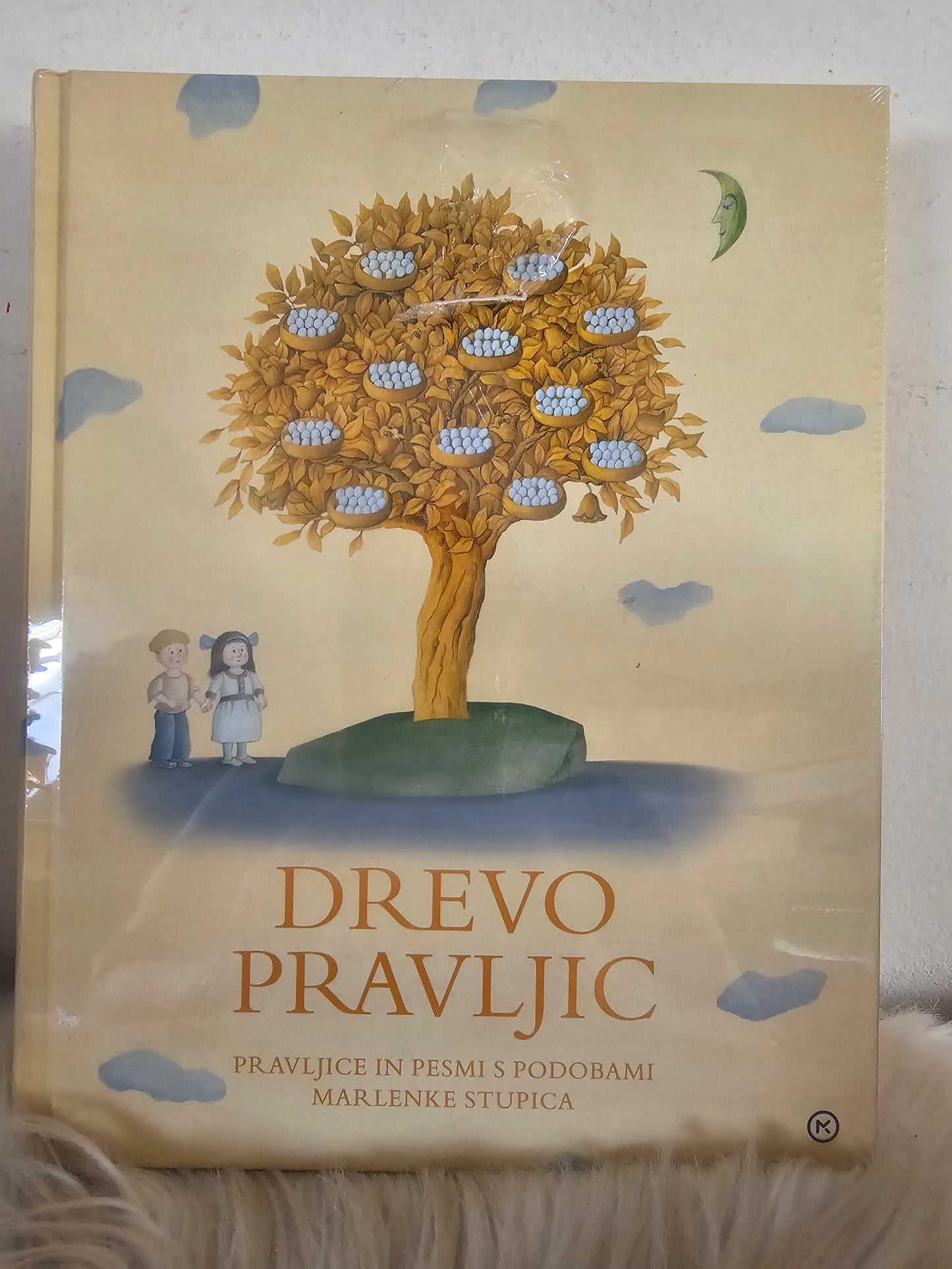 Drevo pravljic Pravljice in pesmice s podobami Marlenke Stupica Mladinska knjiga