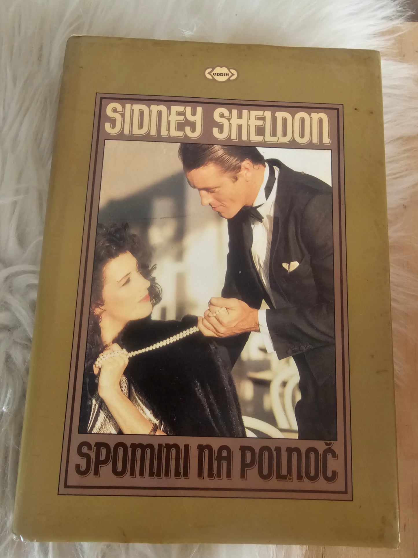 Spomini na polnoč Sidney Sheldon