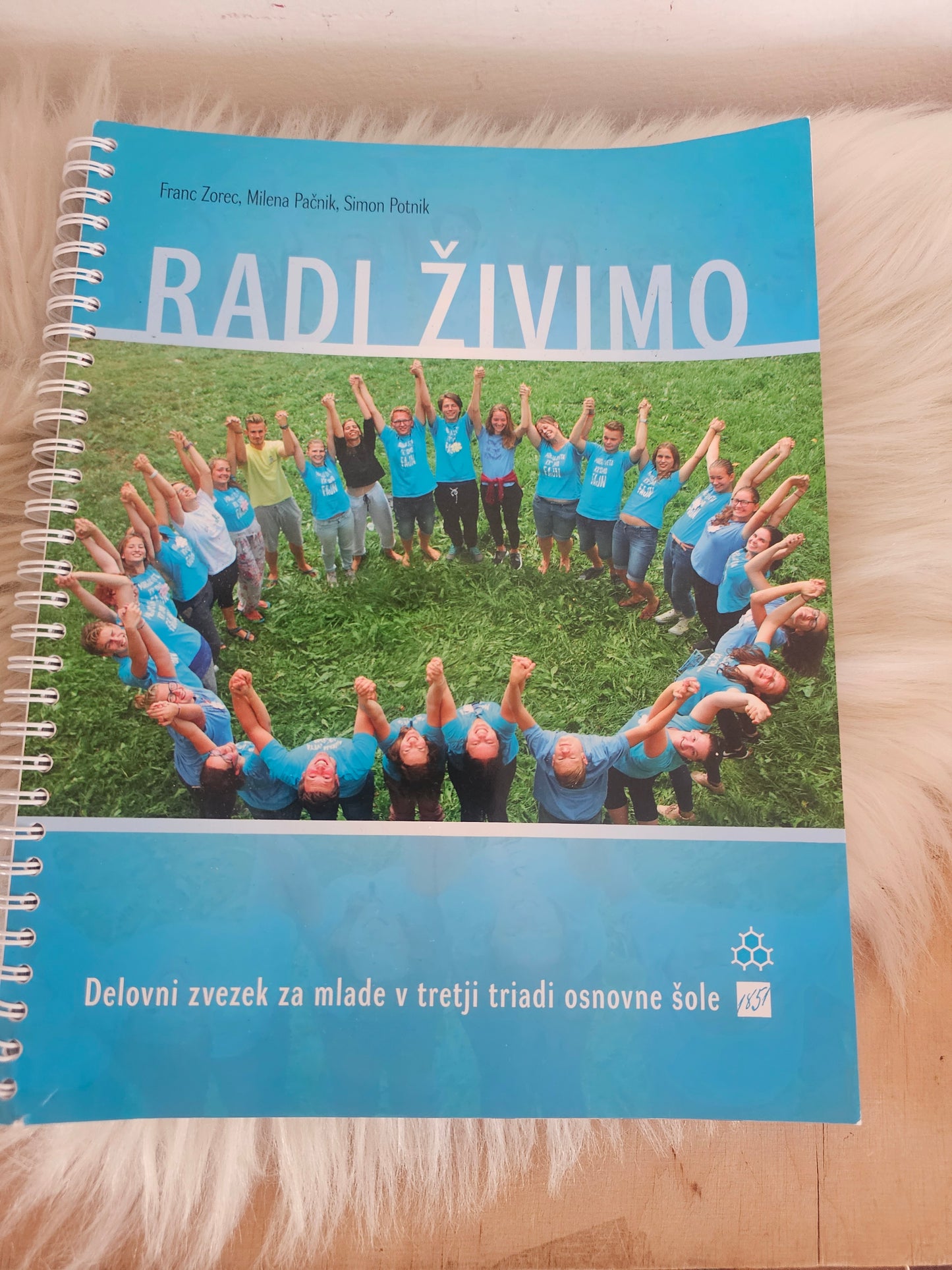 Radi živimo več avtorjev