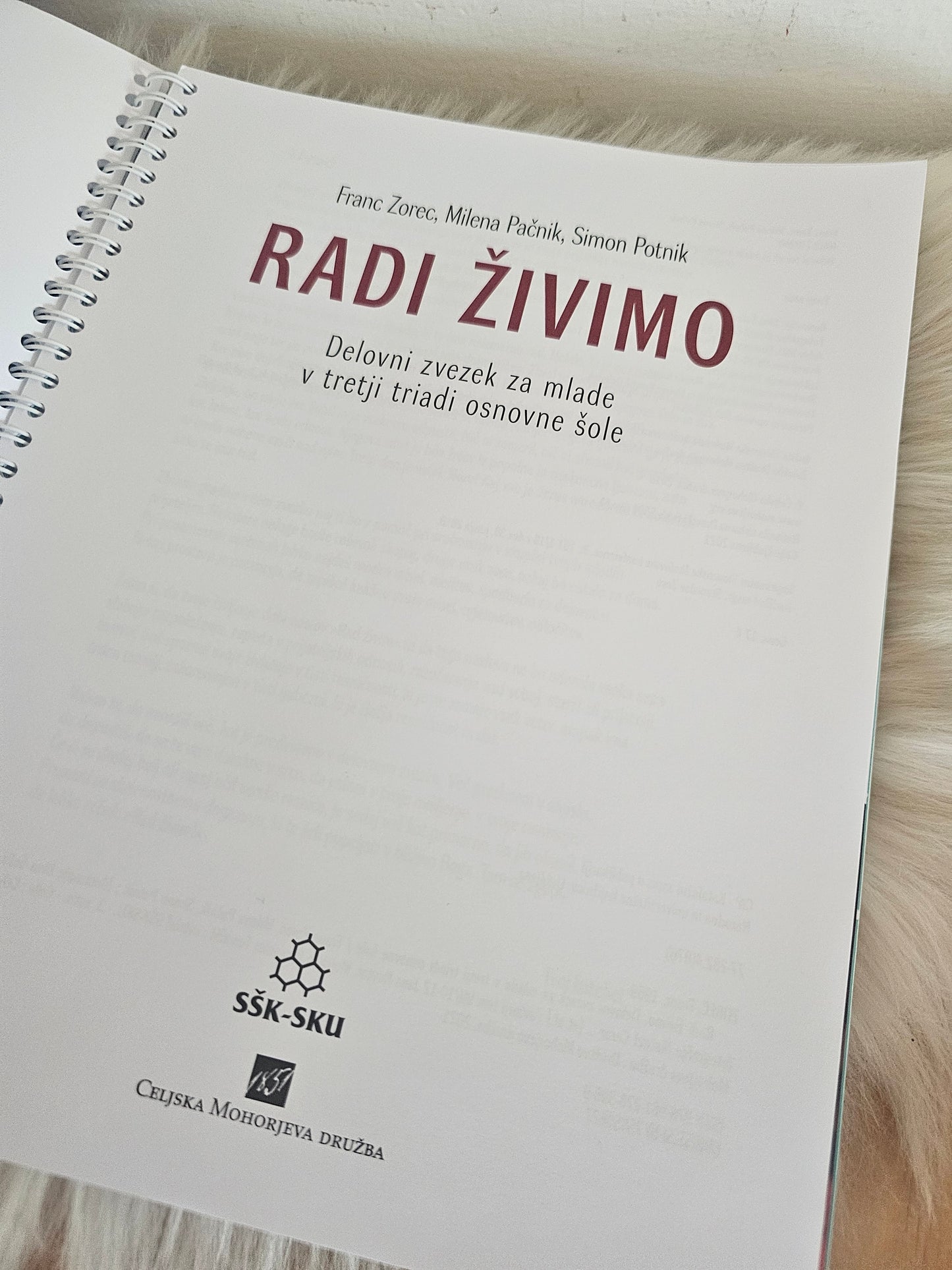 Radi živimo več avtorjev