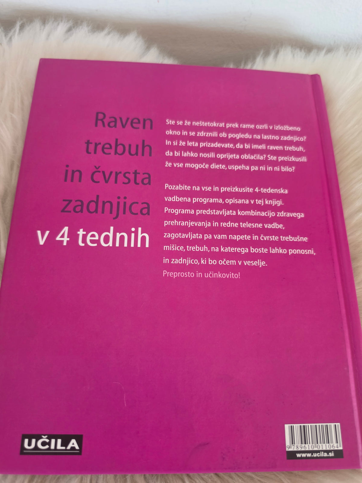 Raven trebuh in čvrsta zadnjica Christine Green